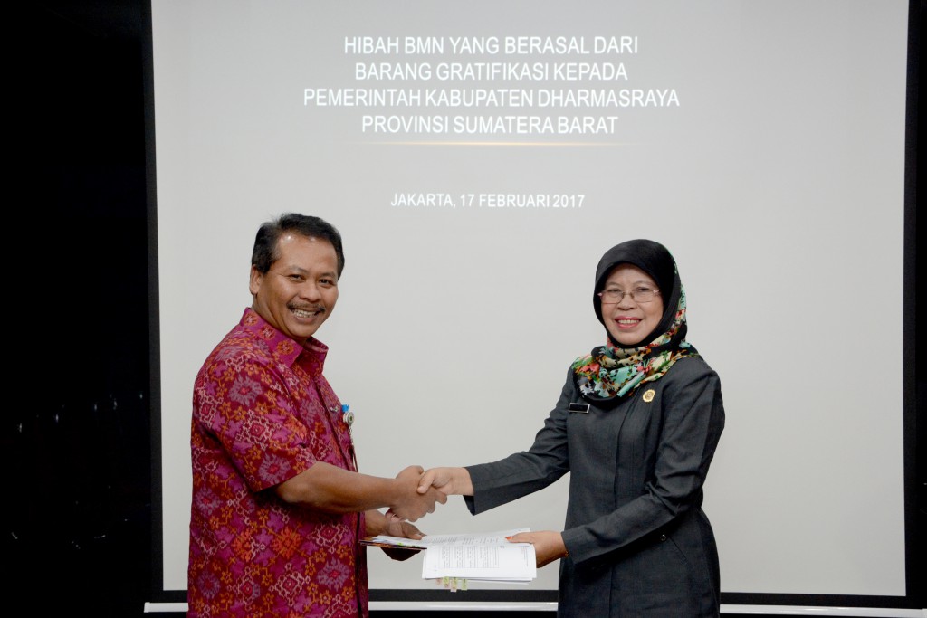 DJKN Hibahkan Barang Gratifikasi ke Pemkab Dharmasraya