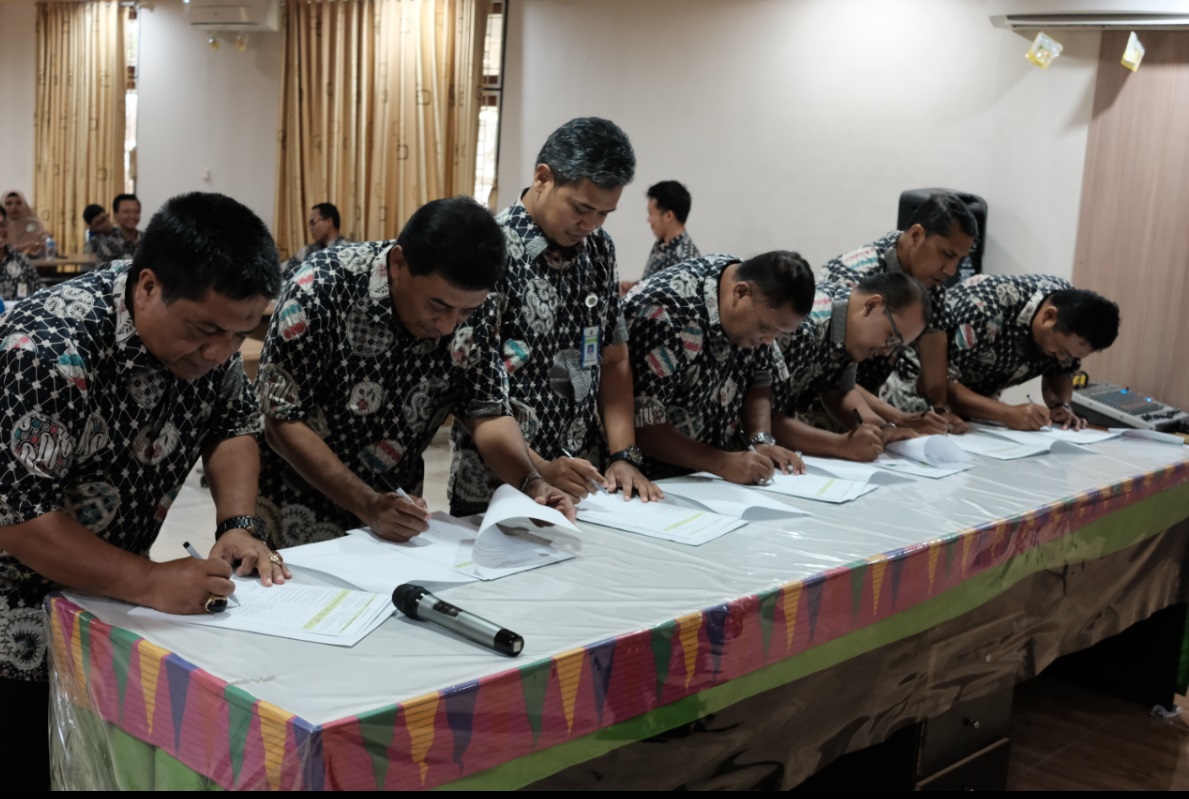 Penandatanganan Kontrak Kinerja Kemenkeu-Four dan Five di Lingkungan KPKNL Bima