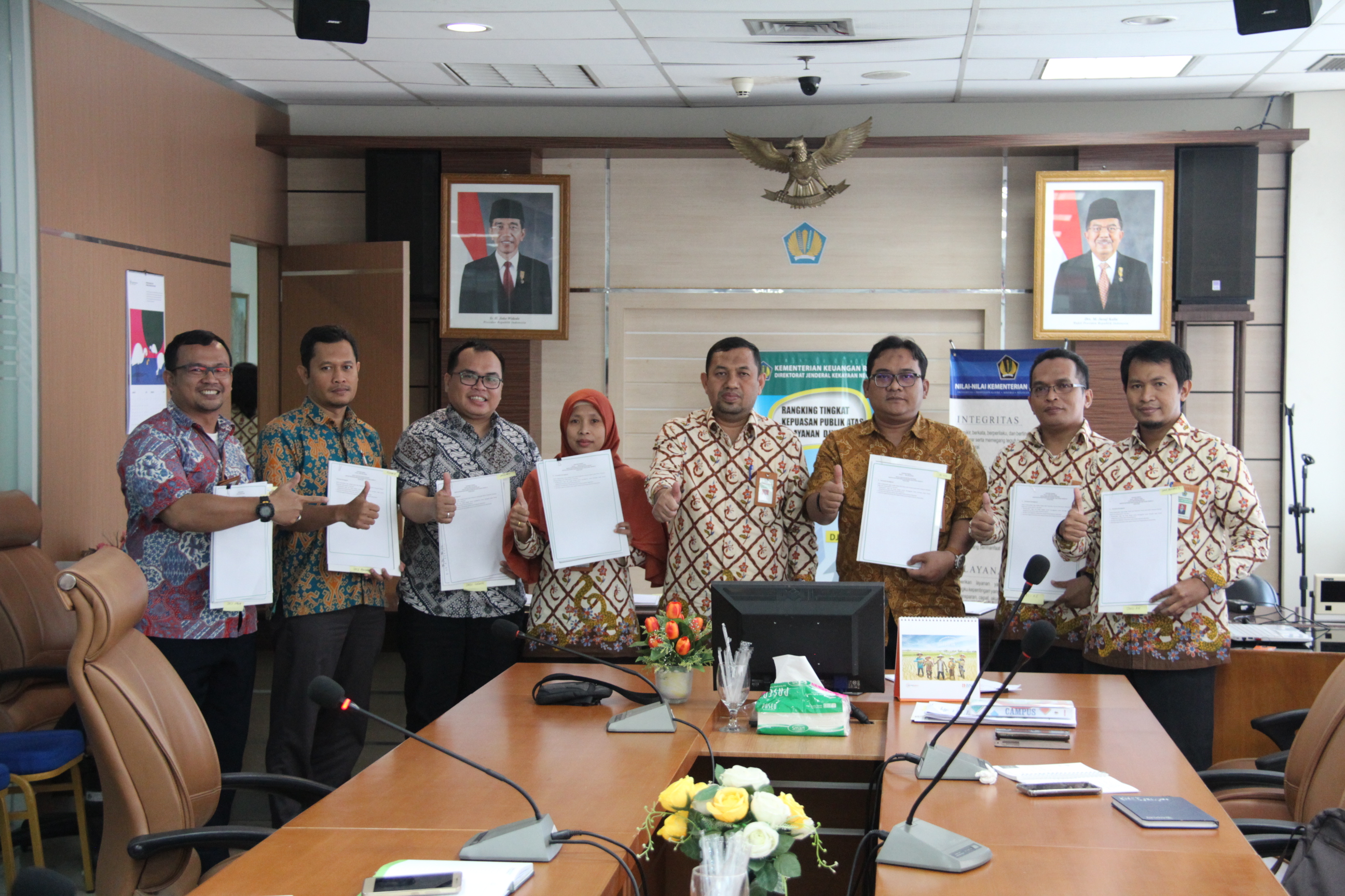 Para Pejabat dan Pegawai KPKNL Jakarta V Tandatangani Kontrak Kinerja Kemenkeu Four dan Kemenkeu Five