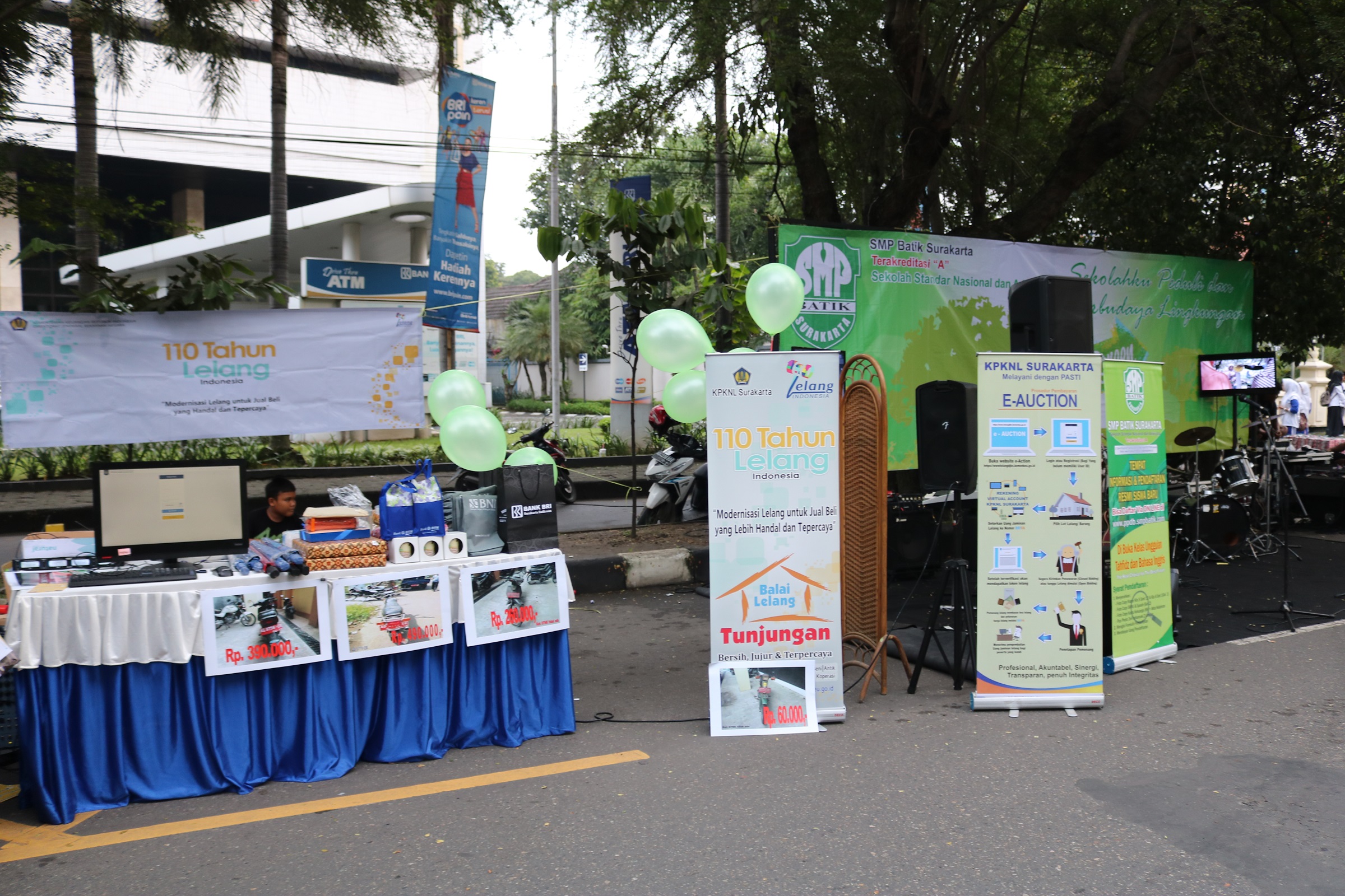 Memperingati 110 Tahun Lelang Indonesia, KPKNL Surakarta "Open House" di Car Free Day 