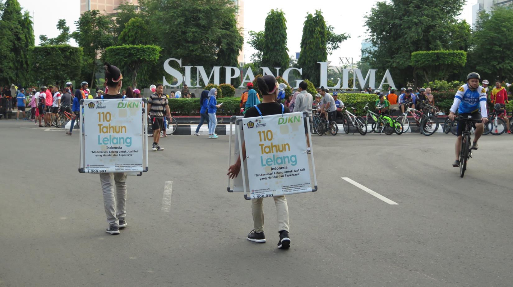 Kenalkan Lelang pada Warga Semarang di CFD Simpang Lima Semarang