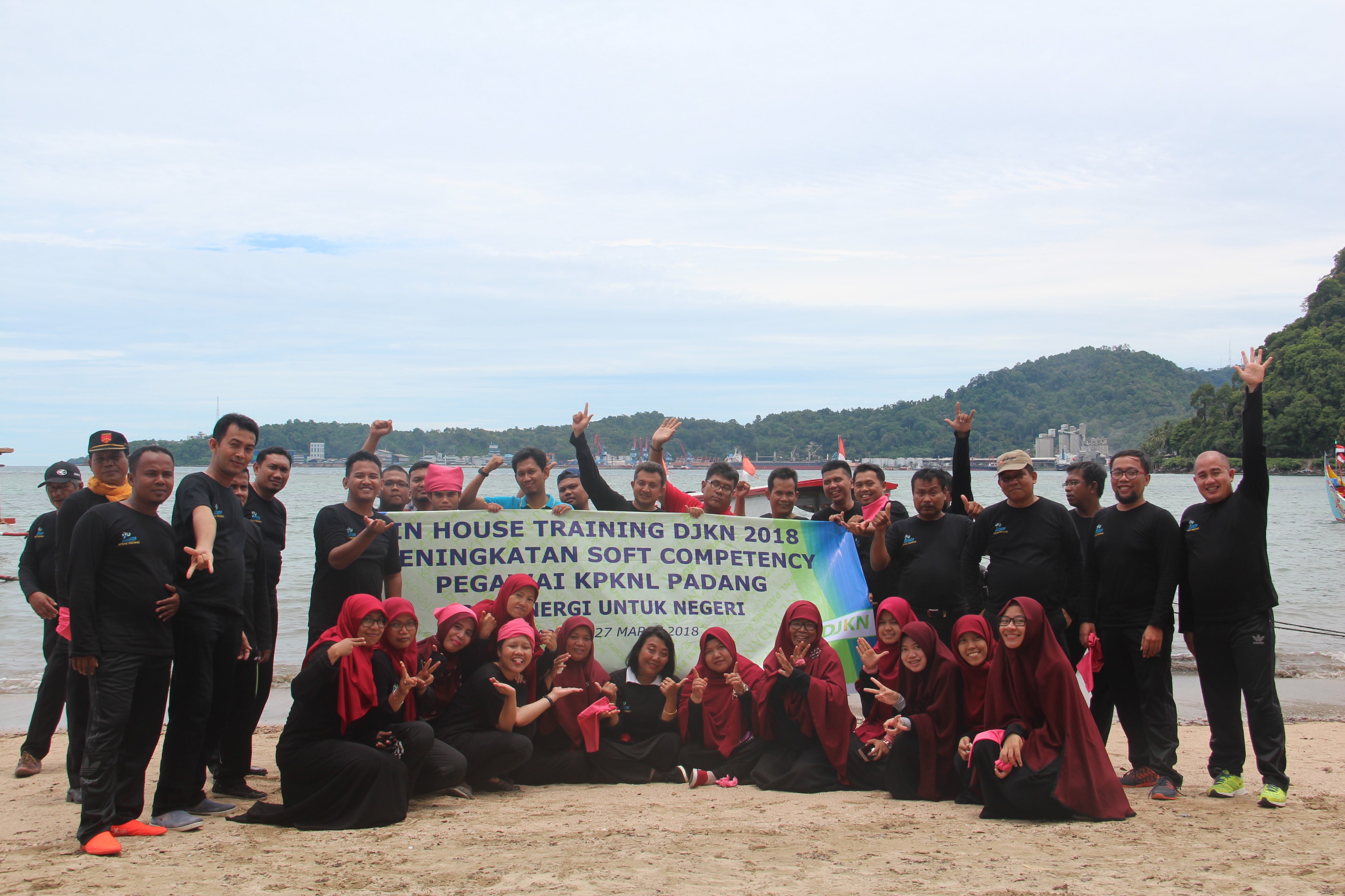 IHT Seru di Pinggir Pantai Bersama KPKNL Padang