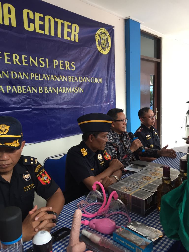 Tindak lanjuti Persetujuan DJKN, Ribuan Barang Ilegal Dimusnahkan