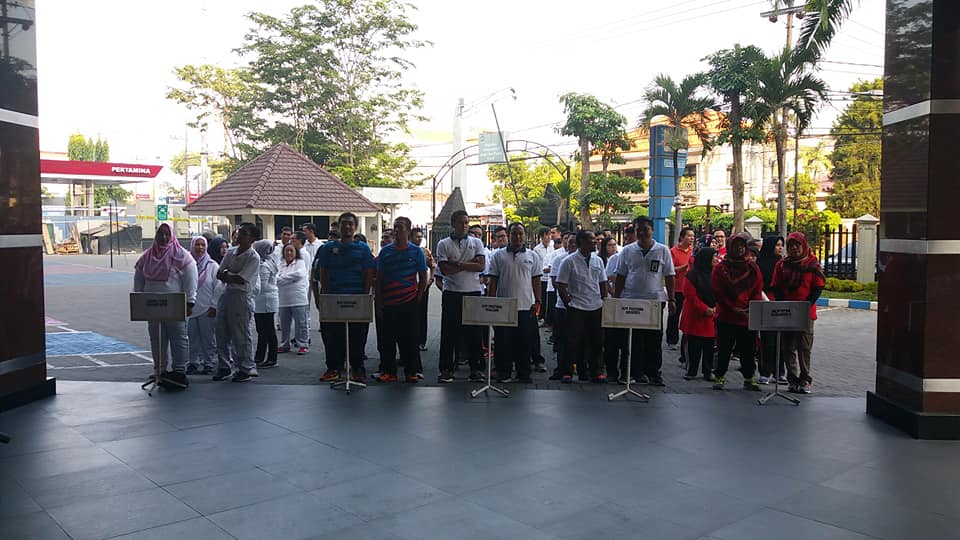 KEPALA KPKNL SIDOARJO MENGIKUTI UPACARA PEMBUKAAN PEKAN OLAH RAGA DALAM RANGKA MENYAMBUT HUR RI KE-73