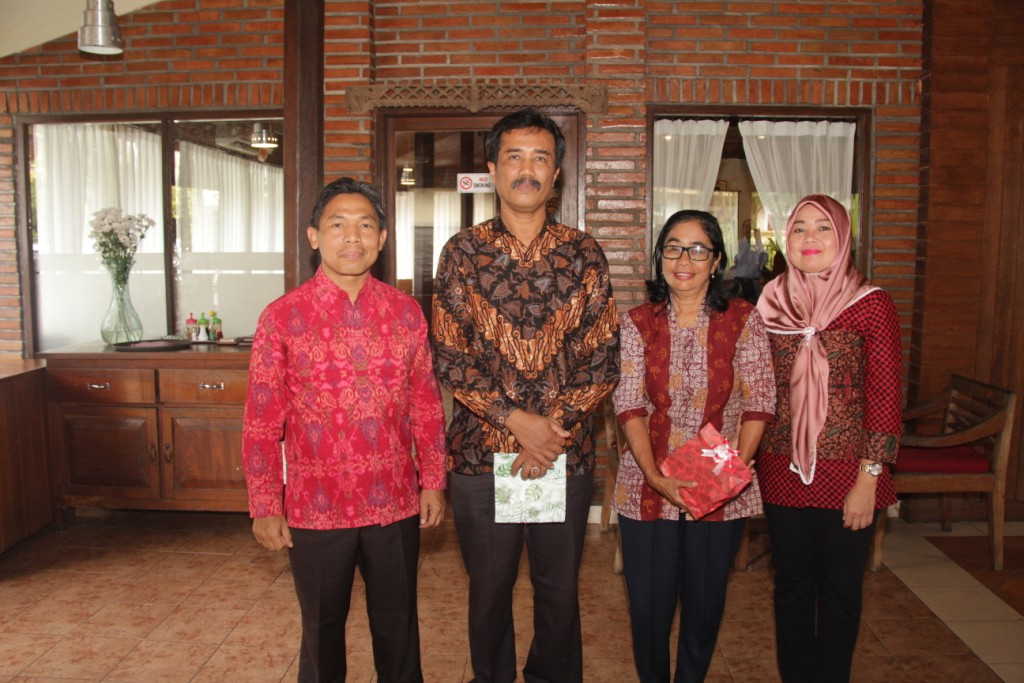 KPKNL Denpasar Melepas Dua Pegawainya Yang Paling Senior