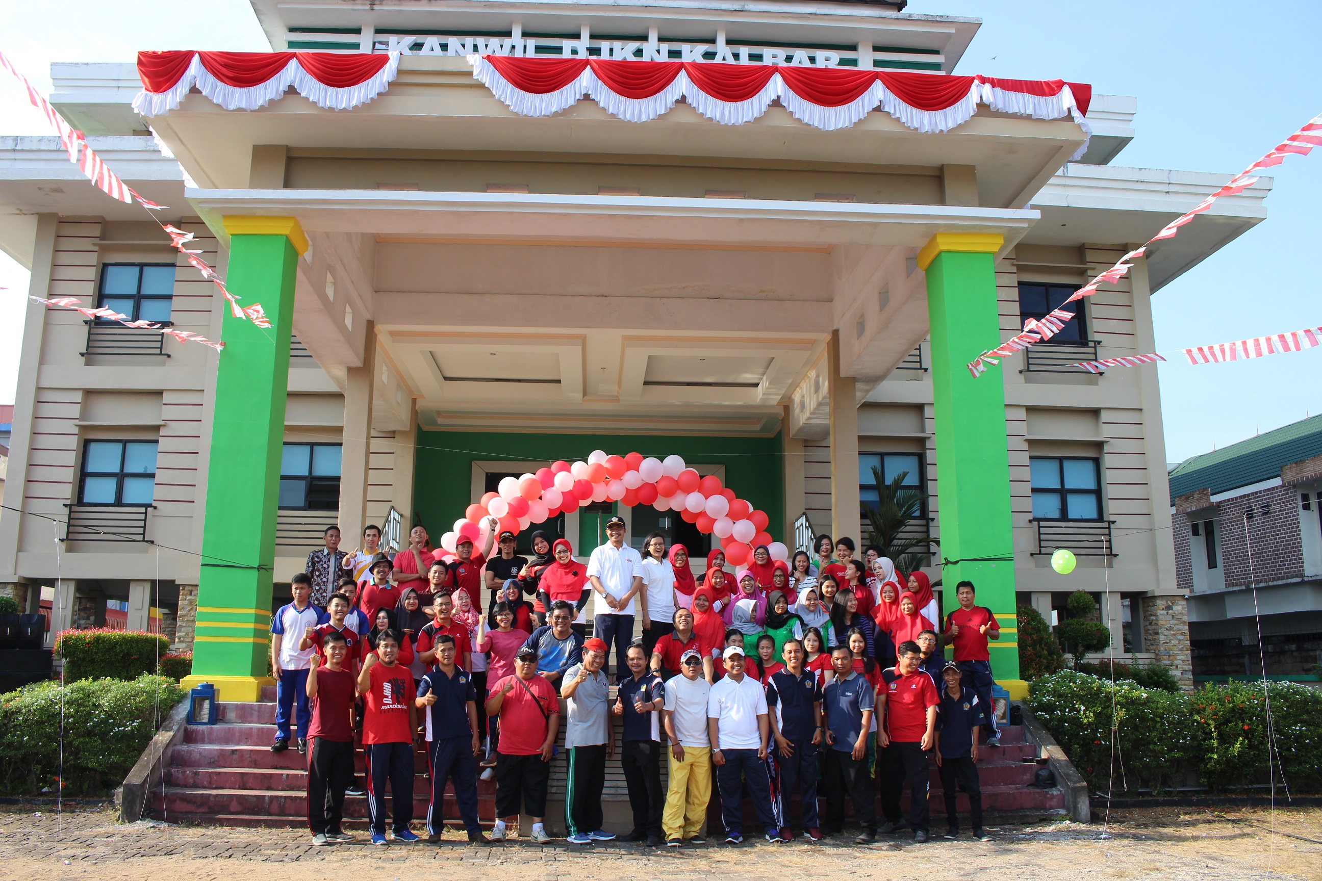 Serunya lomba merias wajah dalam rangka memperingati HUT RI yang ke-73