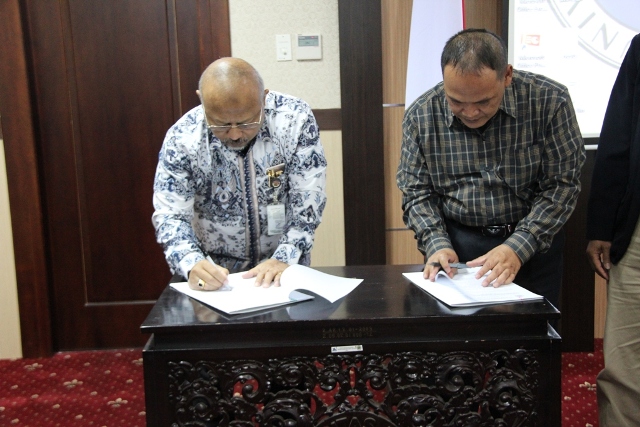 Kepala Kanwil DJKN Jawa Timur Serahkan Aset Bekas Milik Asing/Tionghoa kepada  Rektor Universitas Negeri Malang 