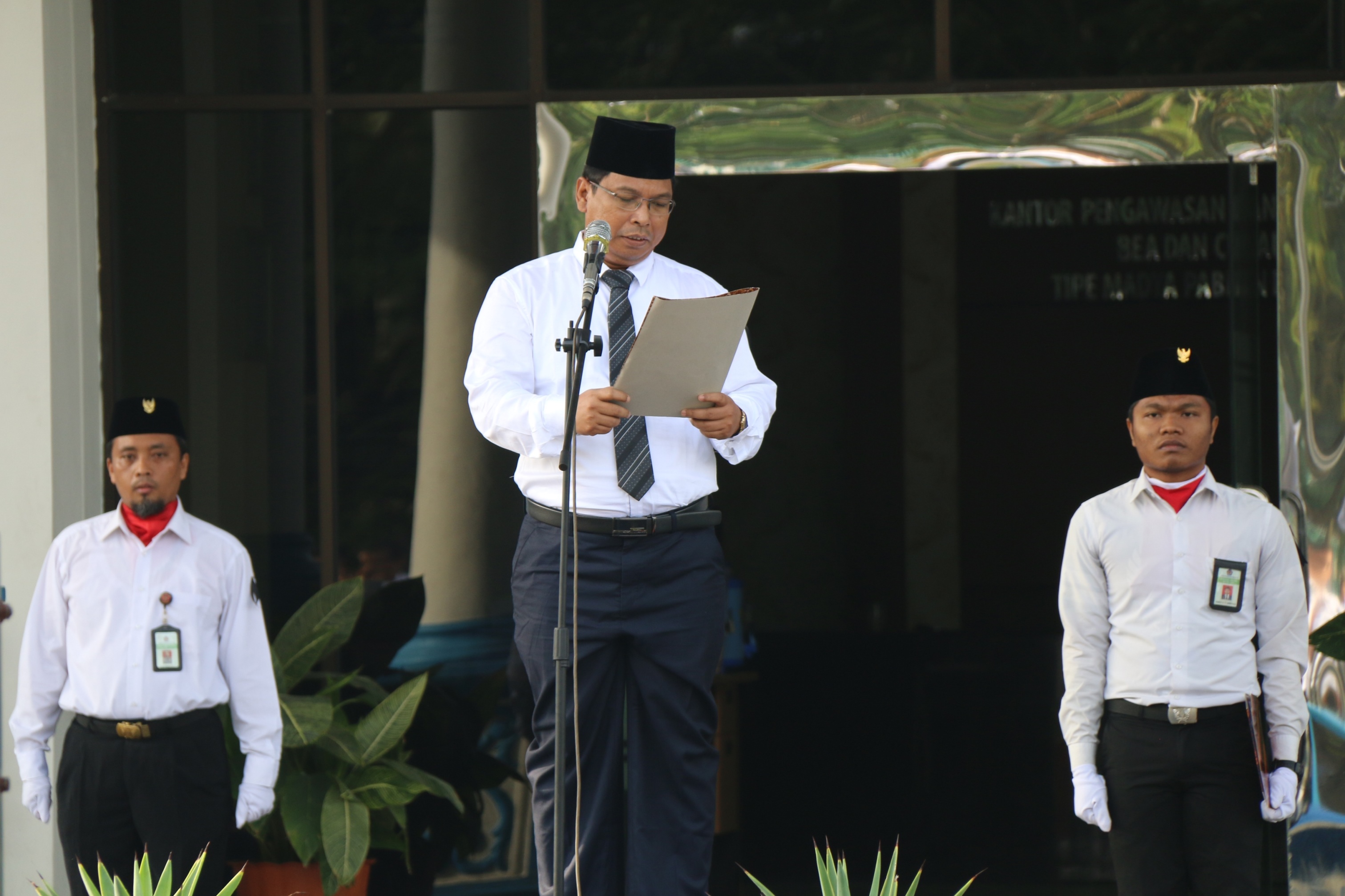 Pita Hitam Pada Upacara Hari Oeang Ke 72