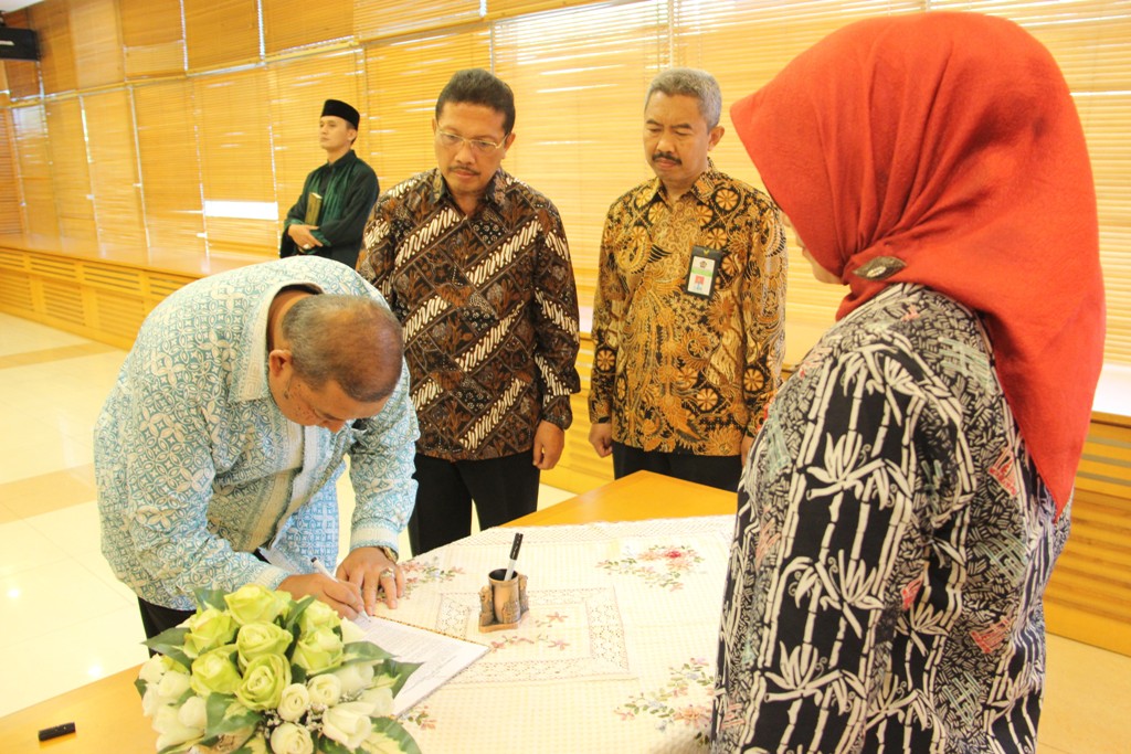 Kepala Kanwil DJKN Jawa Barat Melantik Pejabat Lelang Kelas II  yang baru