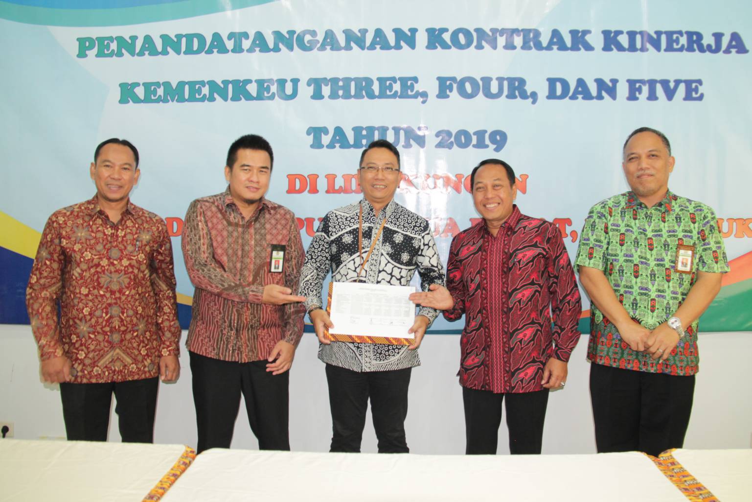 Penandatanganan Kontrak Kinerja Kemenkeu Three, Four dan Five Tahun 2019 Kanwil Papabaruku