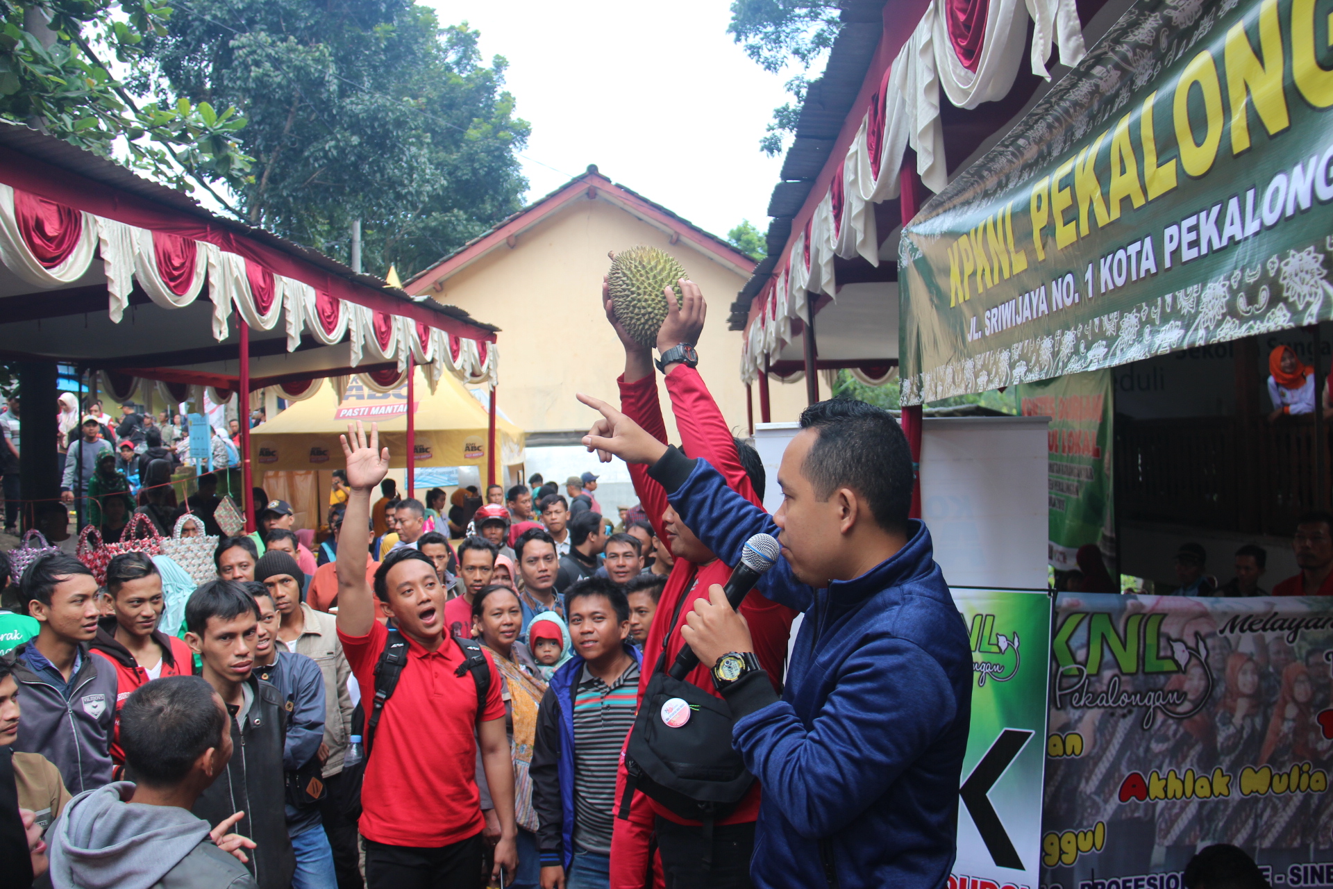 Kenalkan Tusi, KPKNL Pekalongan Lelang Durian di Festival Durian