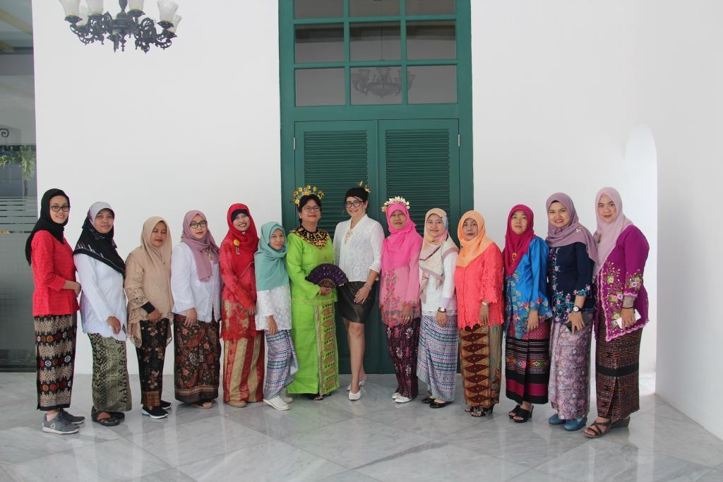 Perayaan Hari Kartini se-Kanwil DJKN Jakarta, KPKNL Jakarta III Sabet Juara I Lomba Busana Daerah Terbaik