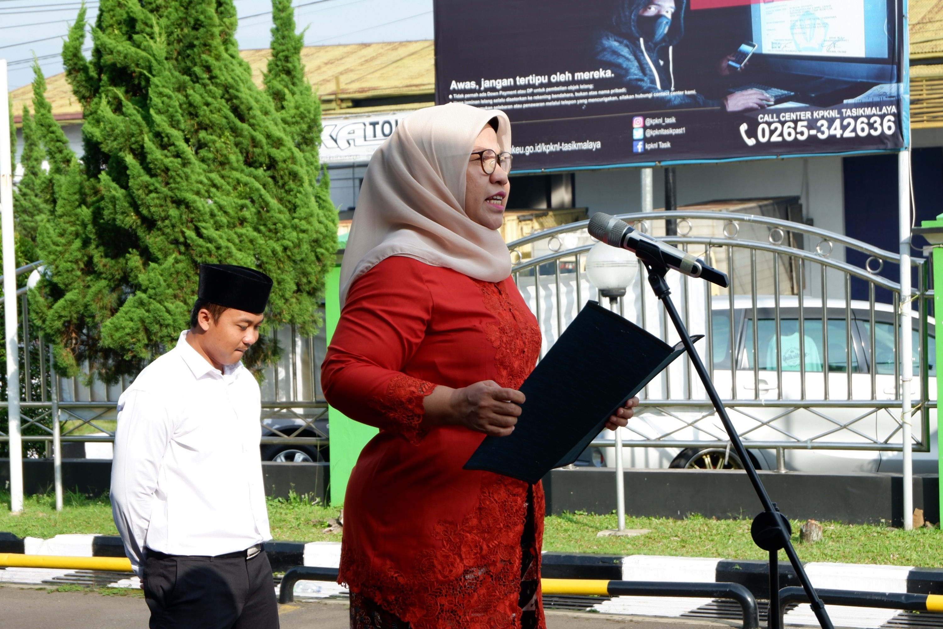 Upacara Bendera Memperingati Hari Kartini