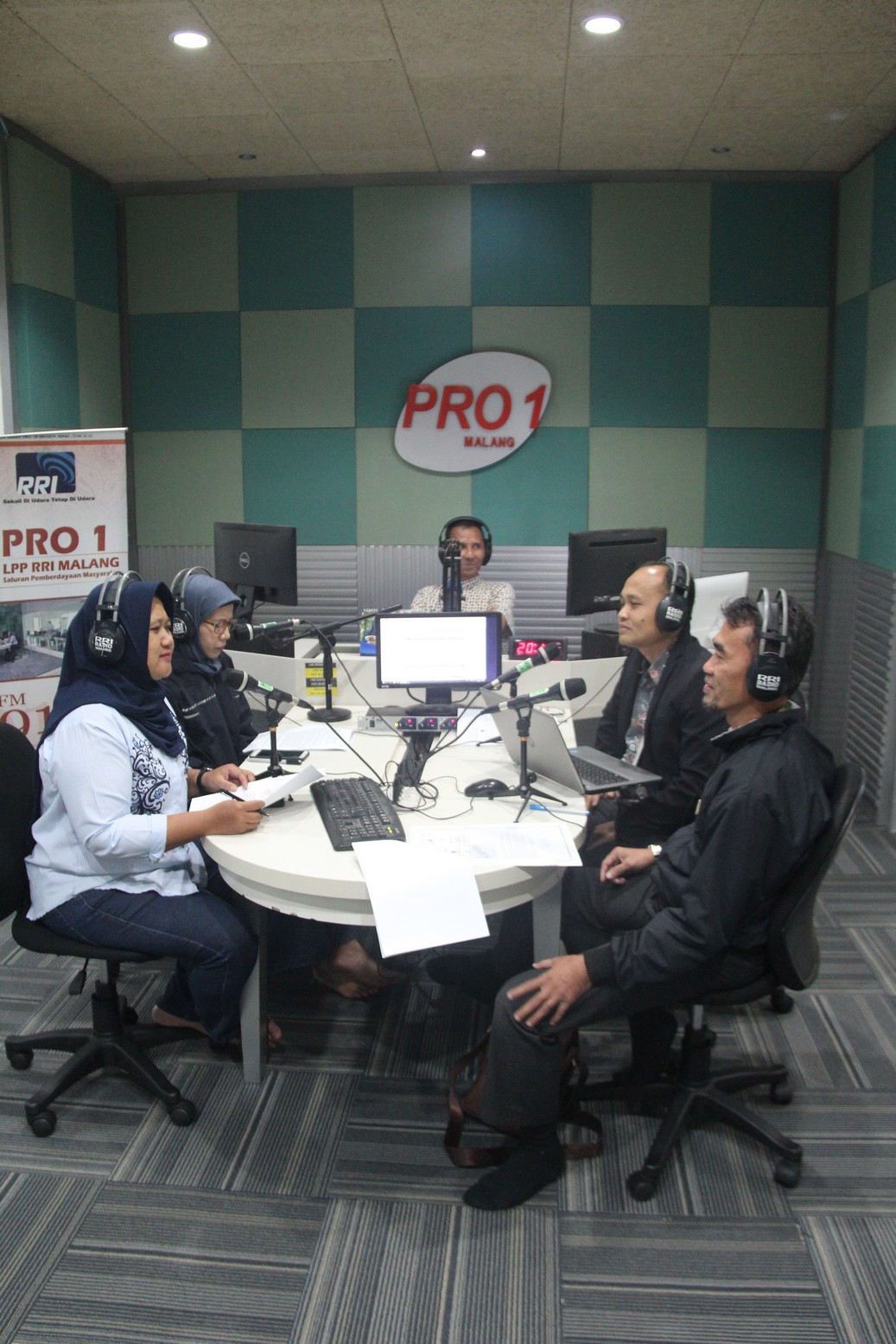 Talk Show &ldquo;Waspada Penipuan Lelang&rdquo; on Air RRI Malang