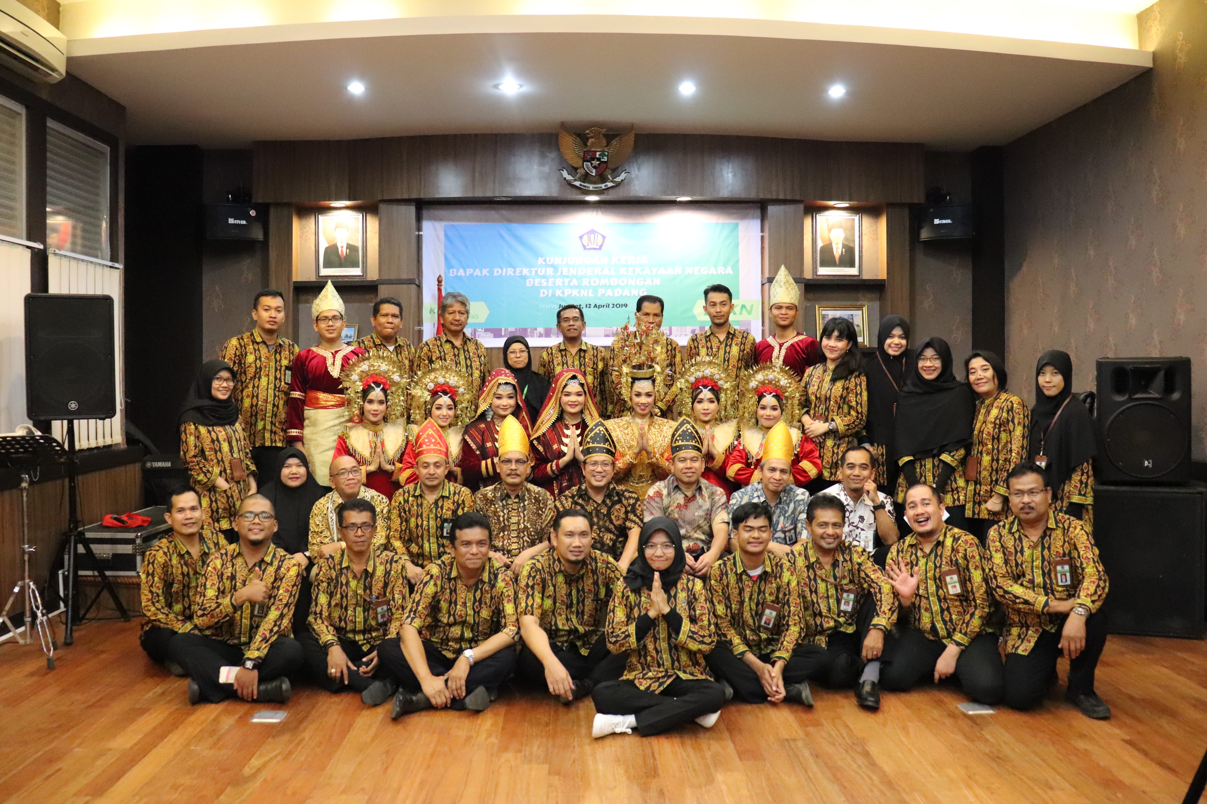 Kolaborasi Rancak Pegawai KPKNL Dalam Pentas Seni Ranah Minang