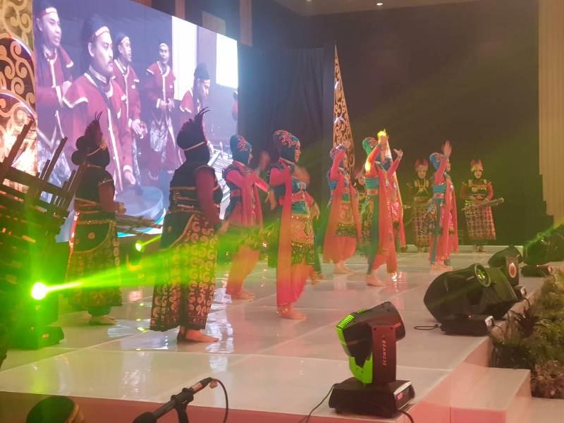 KPKNL PURWOKERTO NGURI-URI KABUDAYAN BANYUMAS DENGAN SENI KENTHONGAN