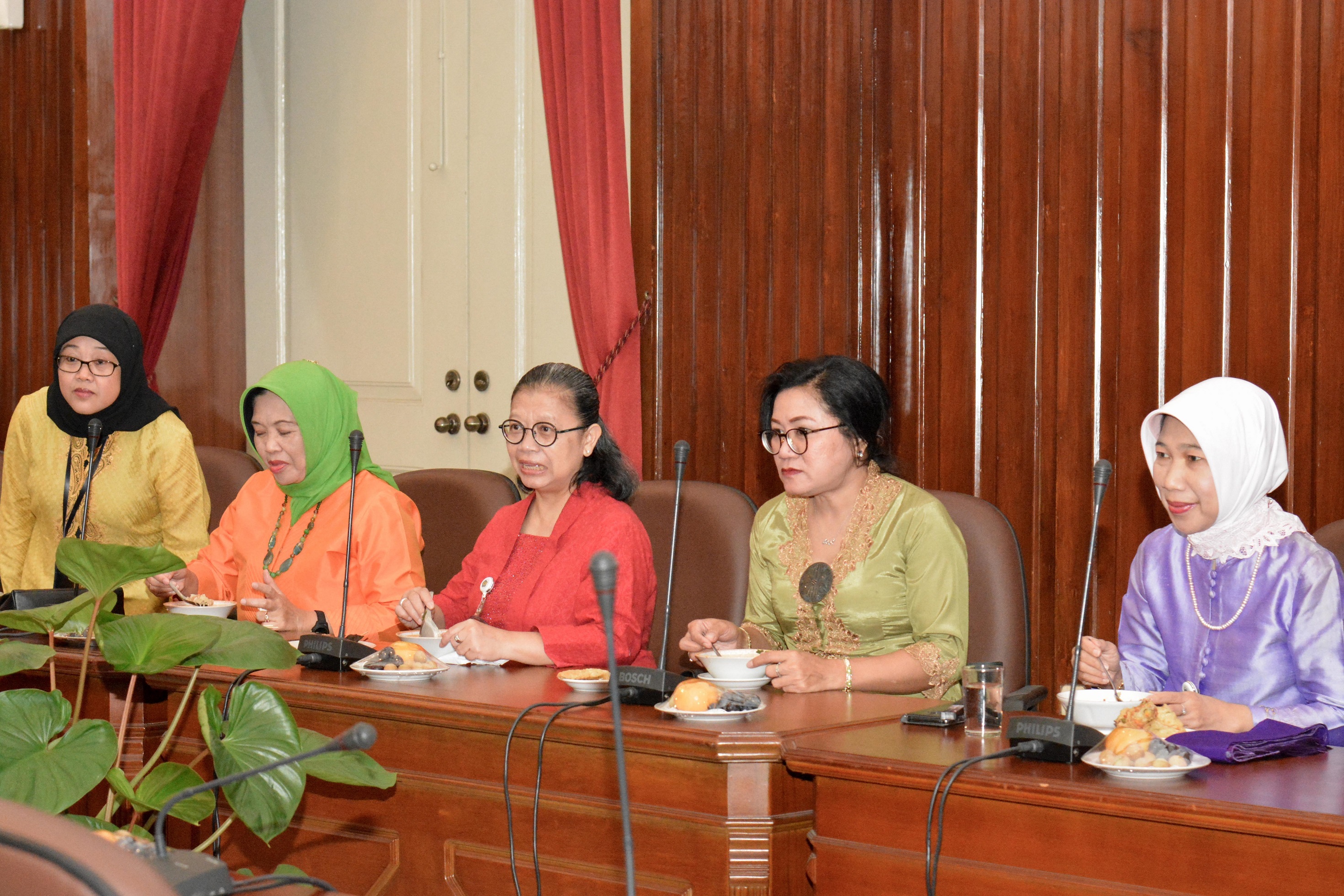 Menkeu Apresiasi Selasa Berkebaya di Lingkungan Kementerian Keuangan