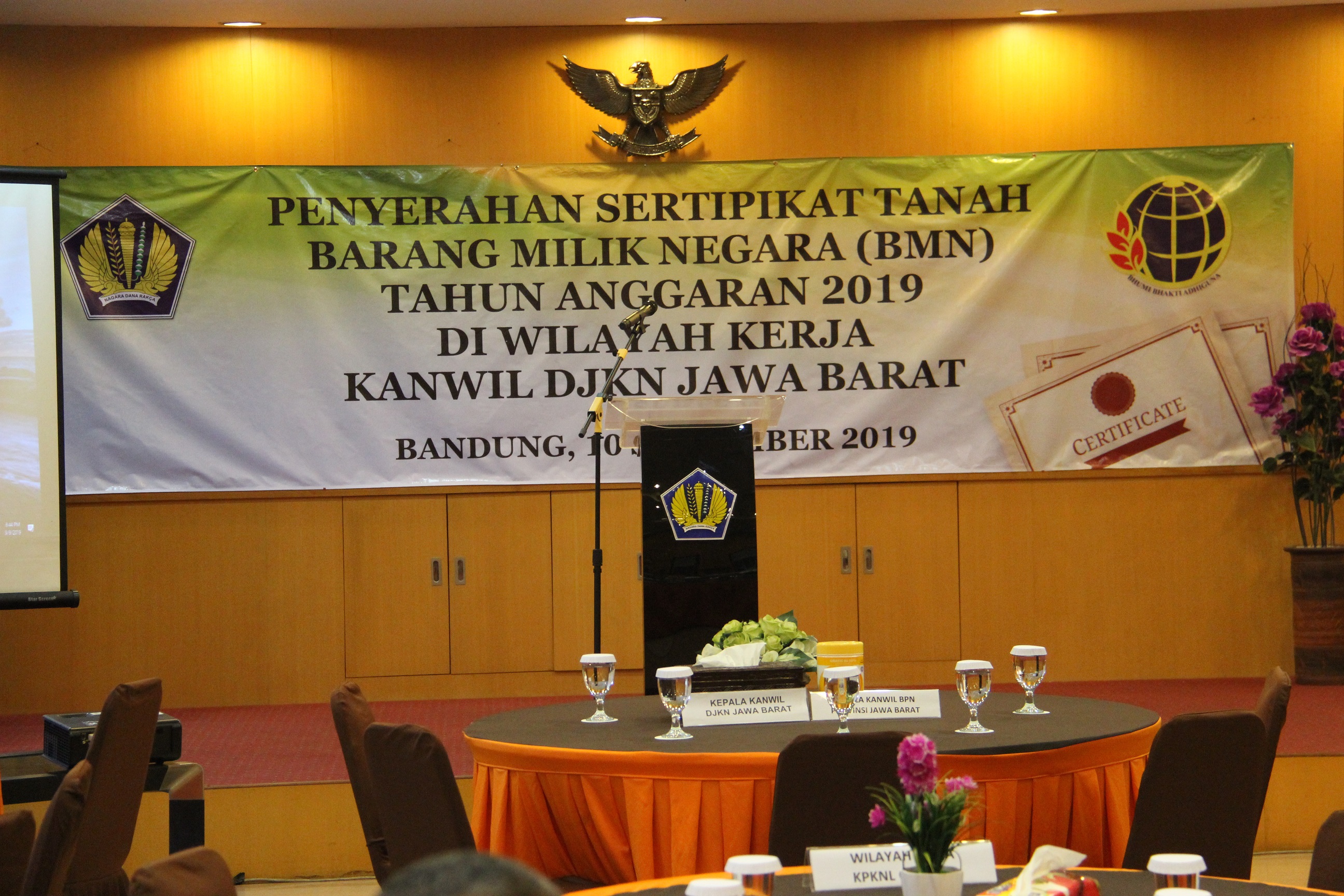 PENYERAHAN SERTIFIKAT TANAH BARANG MILIK NEGARA (BMN)TAHUN ANGGARAN 2019 DI WILAYAH KERJA KANWIL DJKN JAWA BARAT