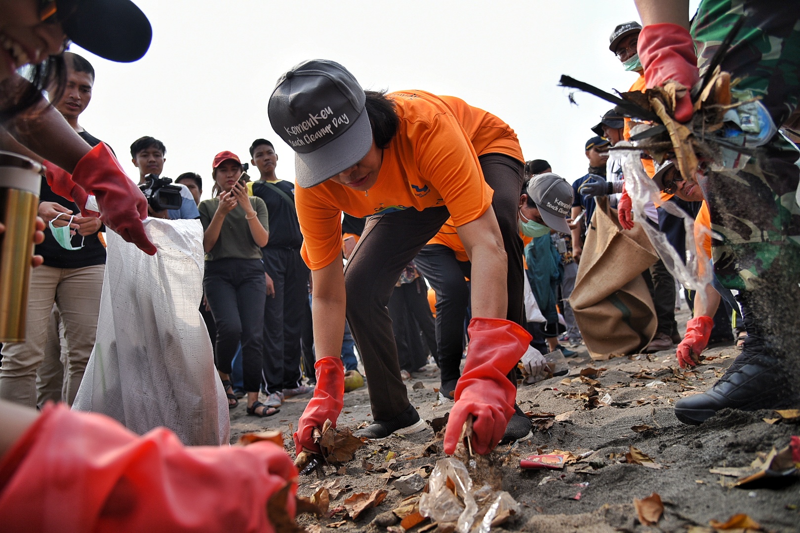 Dukung Pengendalian Sampah dan Pemeliharaan Alam Indonesia, Kemenkeu Lakukan Bersih Pantai