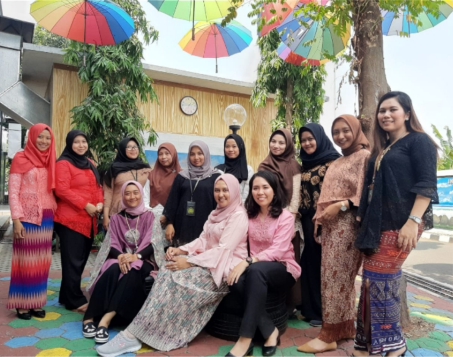 CANTIK DENGAN SELASA BERKEBAYA
