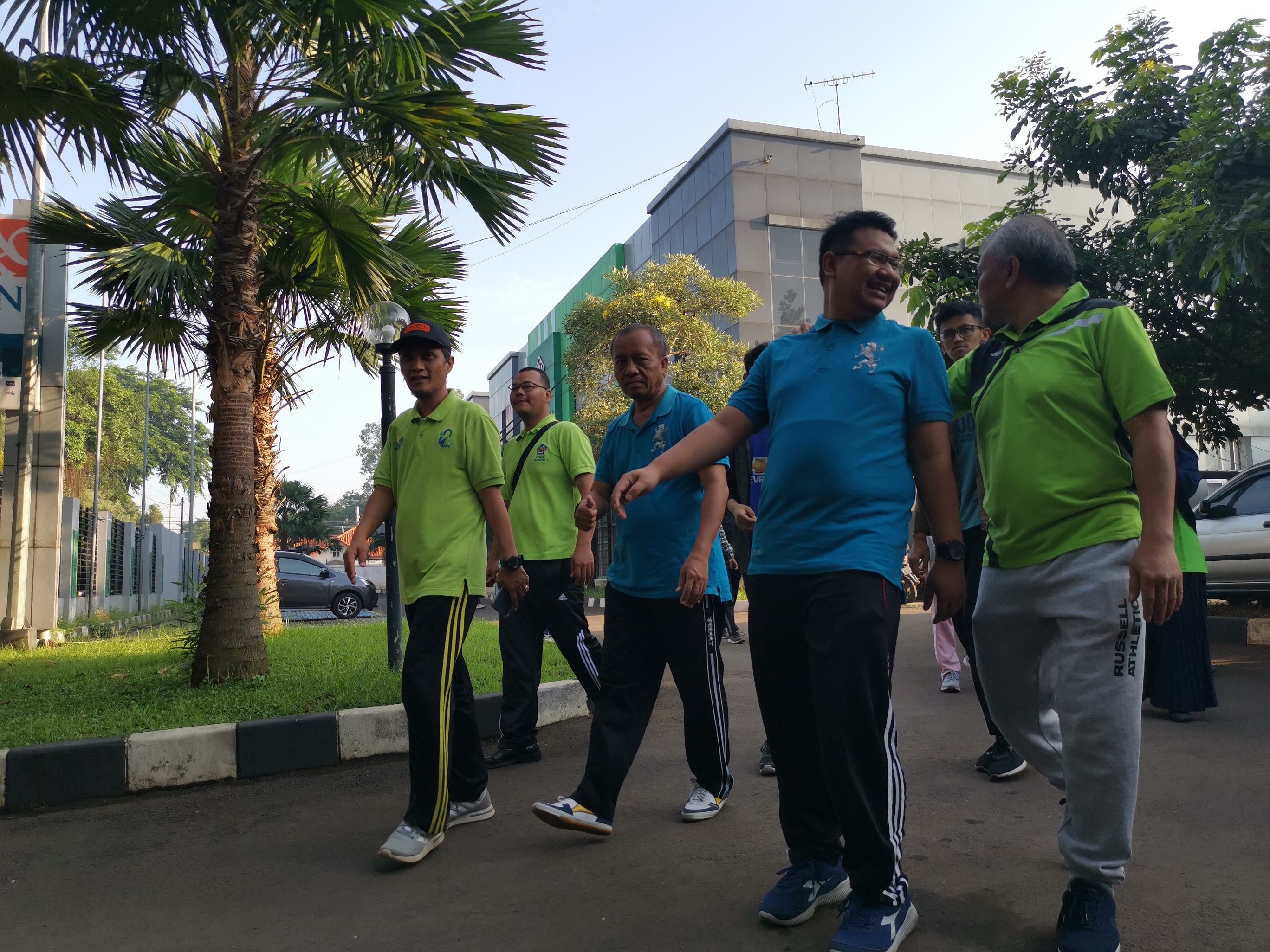 Olahraga Bersama Jalan Sehat "Raga Kuat, Kami Siap Melayani Masyarakat"