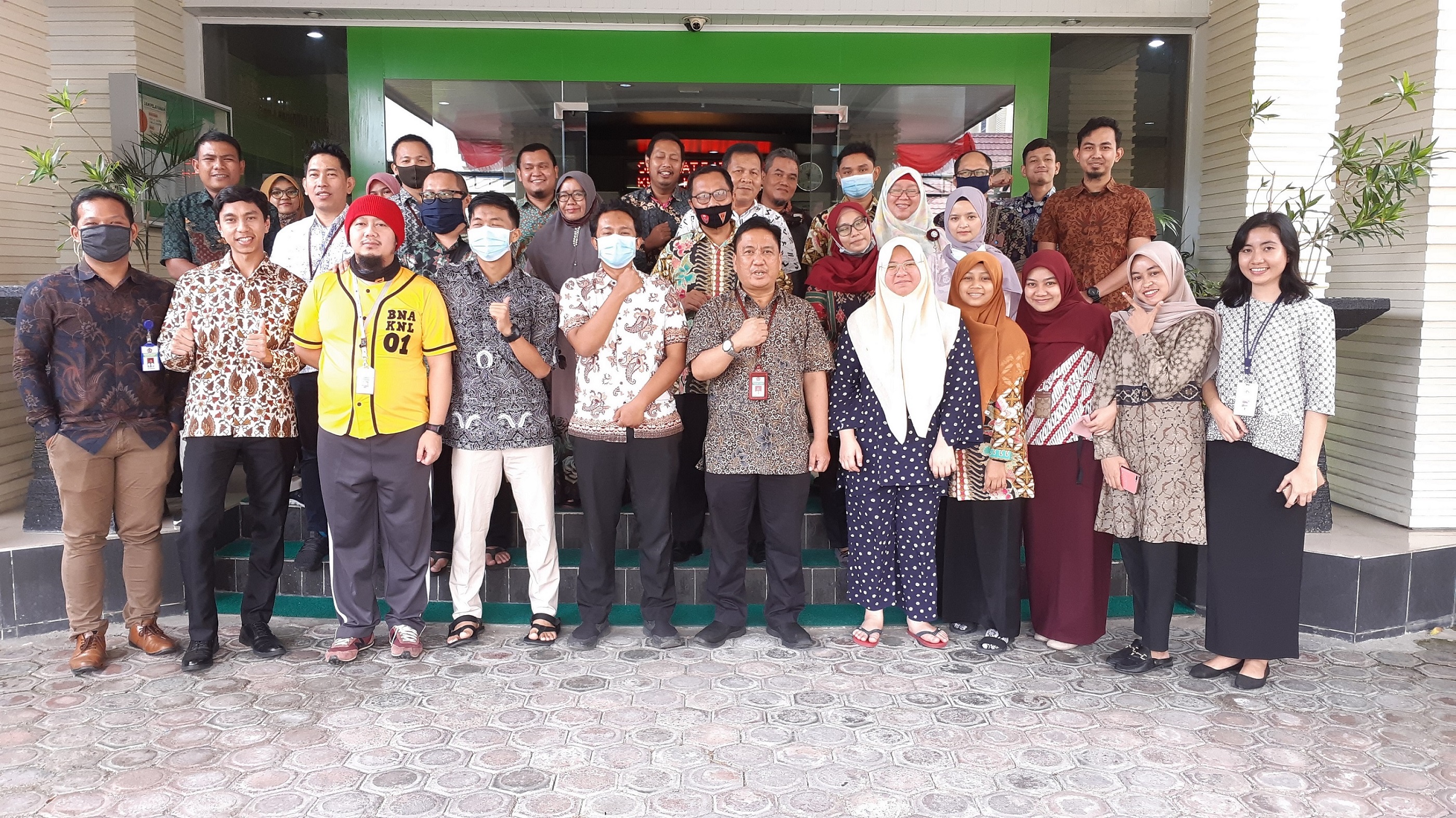 Momen Penuh Makna dalam Acara Pisah Sambut 11 Pegawai