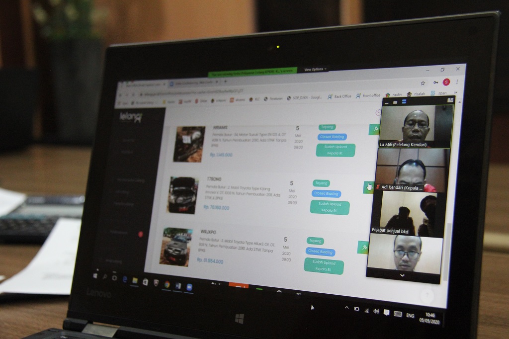 Lelang Dalam Genggaman Tangan