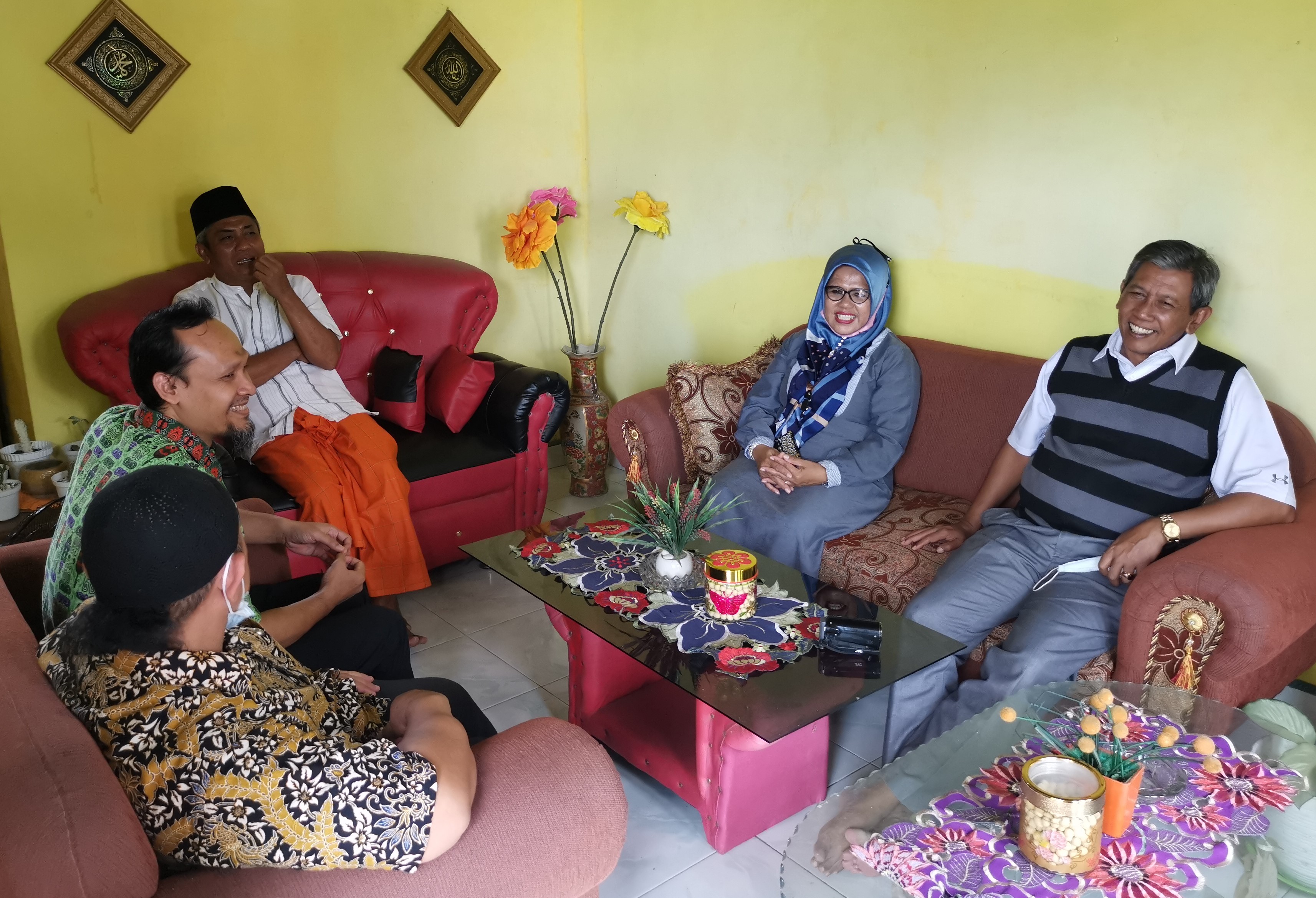 Sambung Rasa dan Silaturahmi, Kepala Kanwil DJKN Sulseltrabar Kunjungi Rumah Pegawai