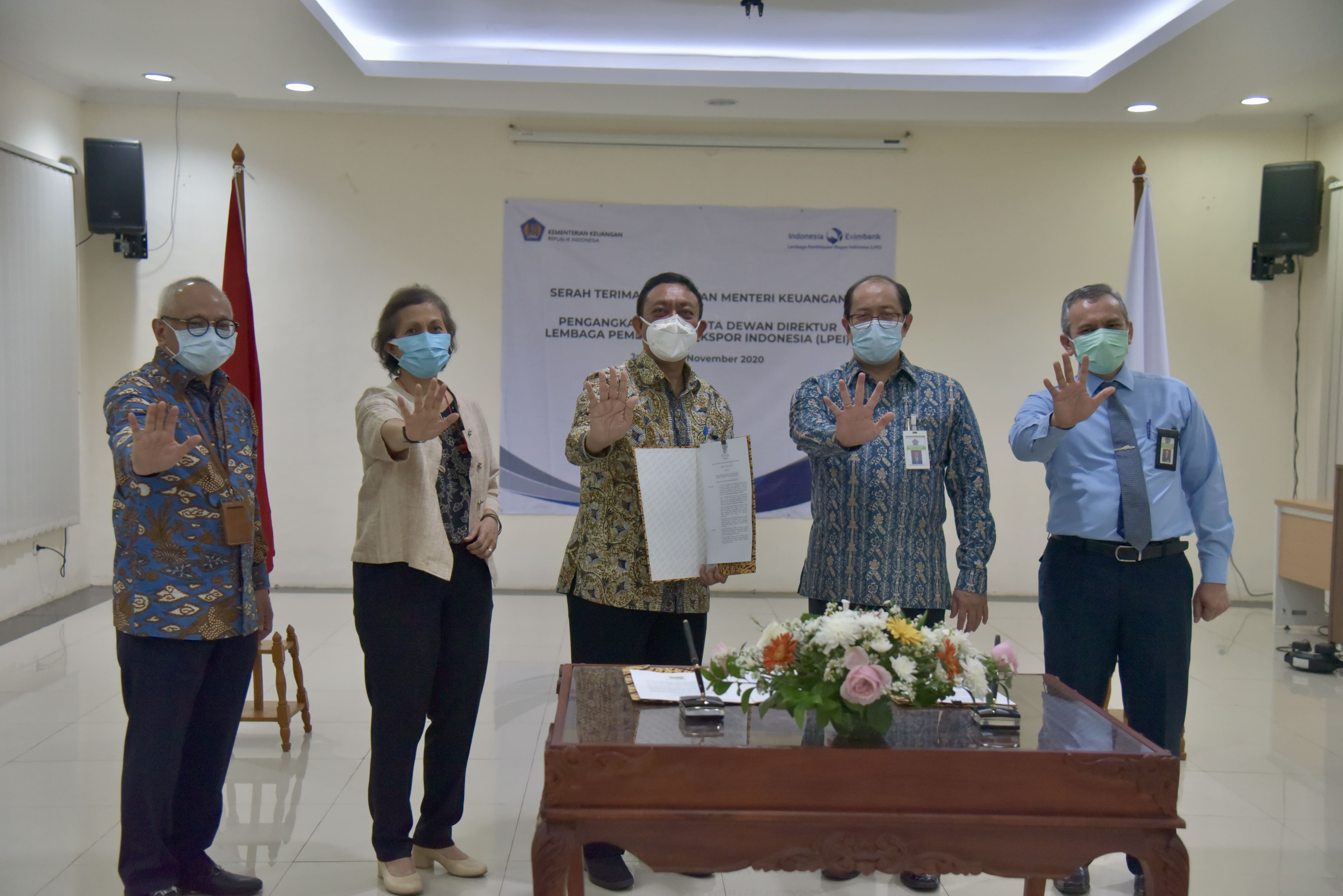 Serahkan KMK Pengangkatan, Dirjen KN Berharap Dewan Direktur LPEI Lakukan Terobosan dan Inovasi dalam Mendukung PEN