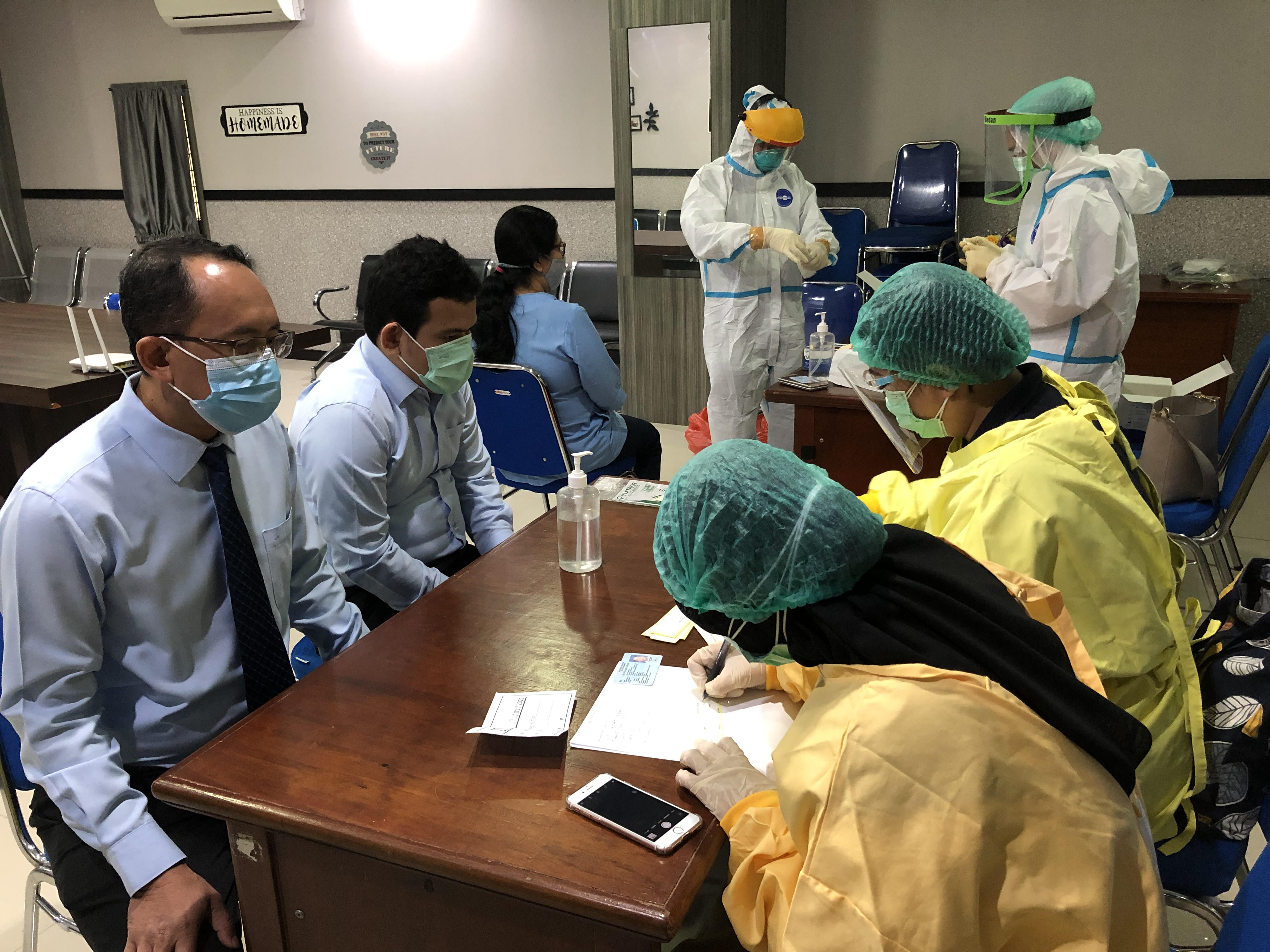 Gandeng BTKLPP, KPKNL Medan Adakan Swab Test/ PCR Bagi Seluruh Pegawai