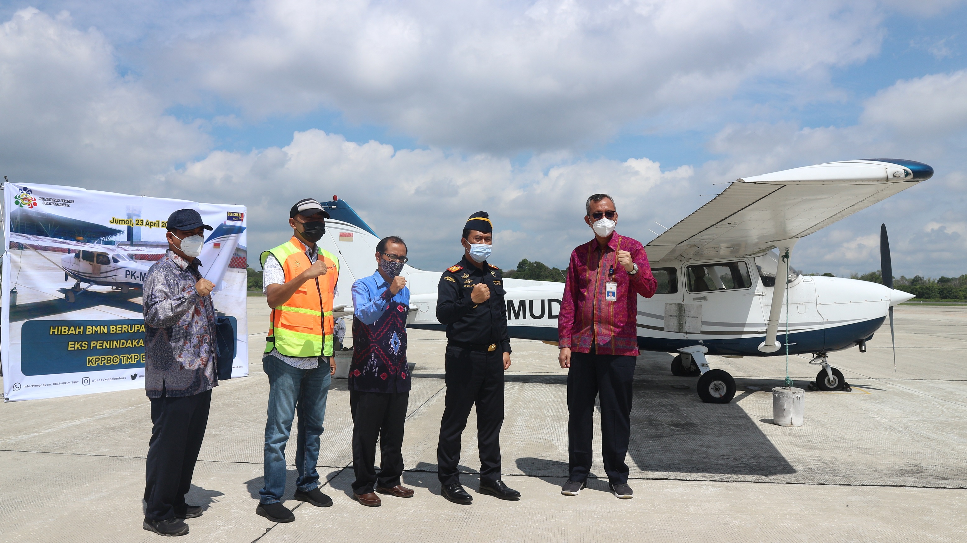 Kanwil DJKN RSK Serah Terimakan Pesawat Cessna ke Kementerian Perhubungan