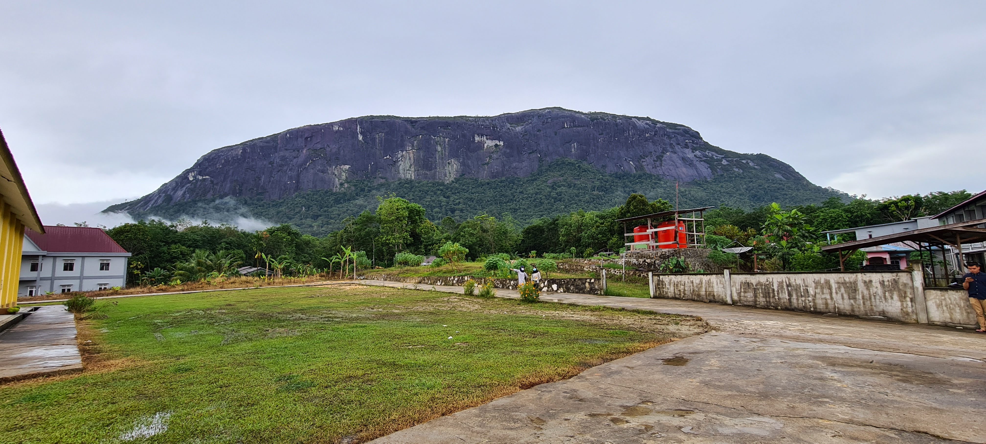 Bukit Kelam di Sintang: Batu Monolit Terbesar di Dunia dengan Segala Keunikannya