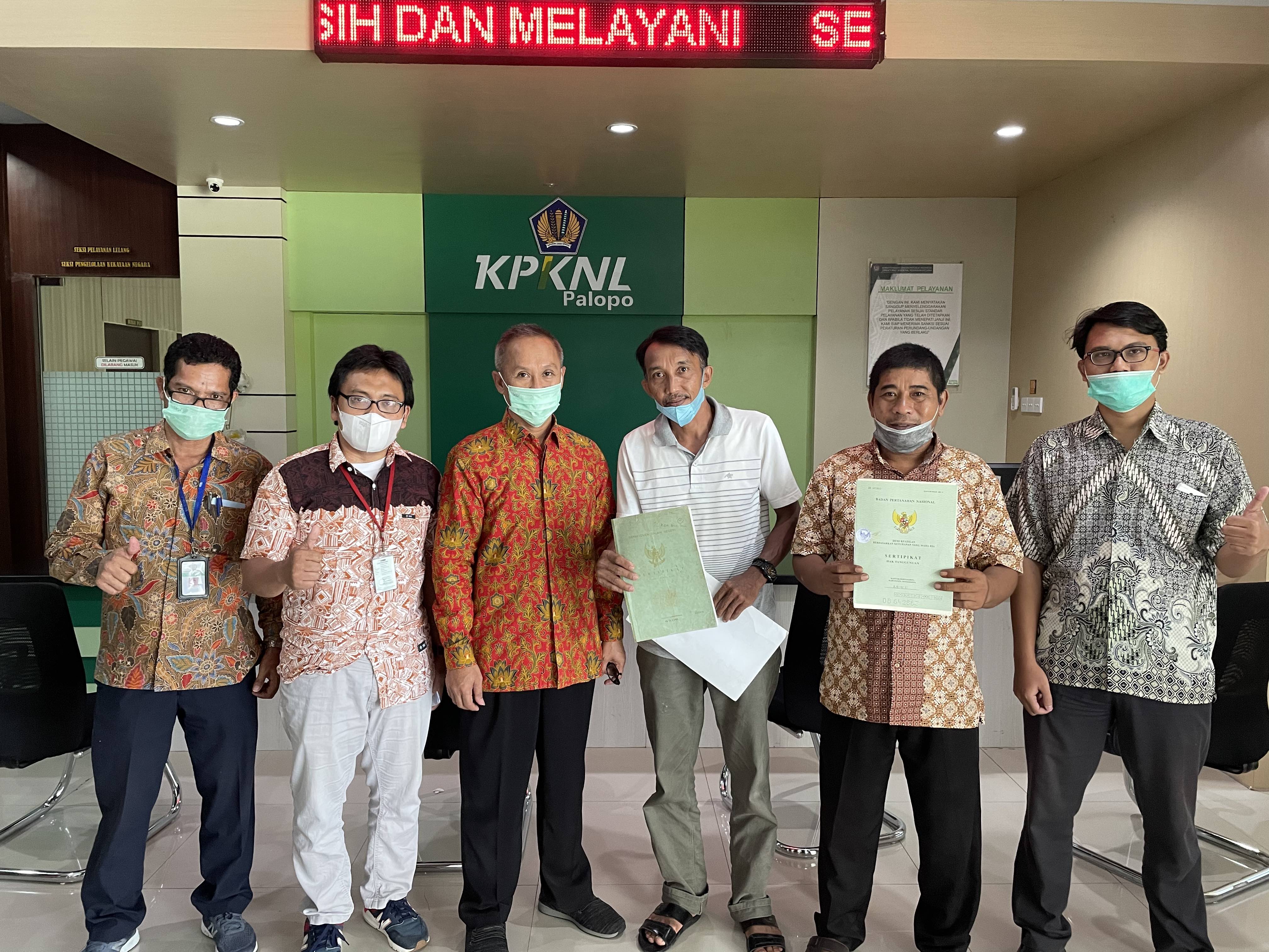 Ikuti Crash Program, Tiga Debitur Terima Kembali Jaminan Utangnya