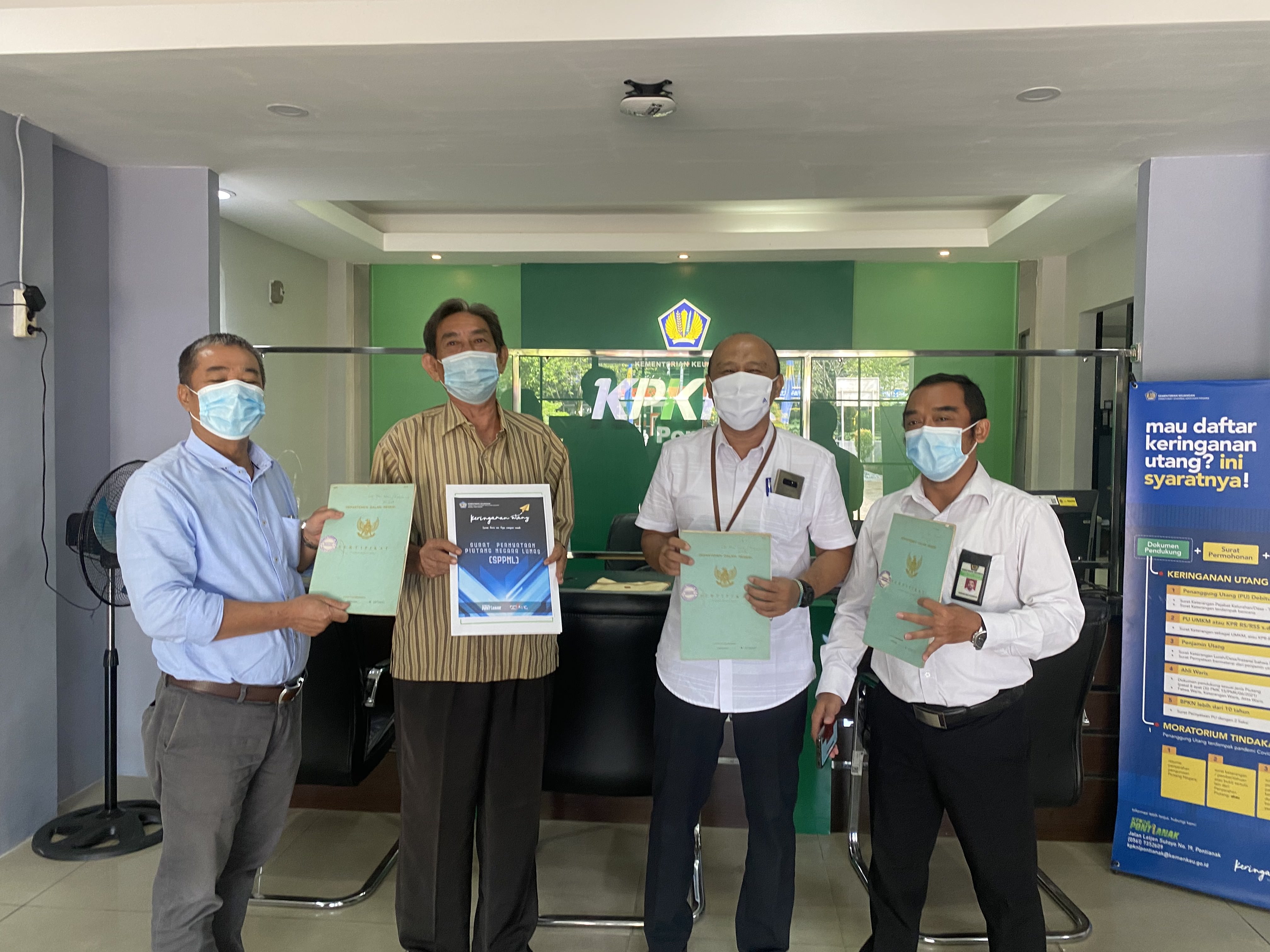 Manfaatkan Program Keringanan Utang, Debitur Dapatkan Kembali Lima Sertifikat yang Diagunkan