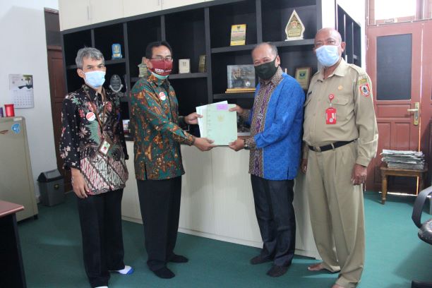 Utang Lunas berkat Program Keringanan Utang, Debitur Kembali Dapatkan Sertifikat yang Dijaminkan