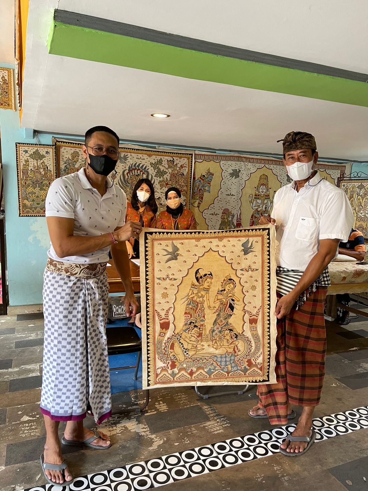 Gandeng Perajin Lokal, KPKNL Denpasar Laksanakan Lelang Lukisan Wayang Kamasan Secara Elektronik