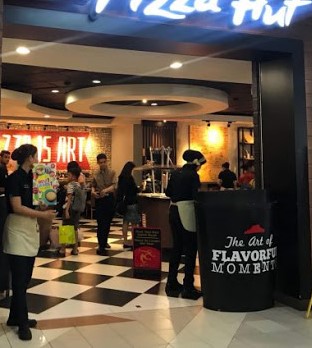 Belajar dari Gerai Pizza Hut: Multi Peran, Kenapa Tidak?