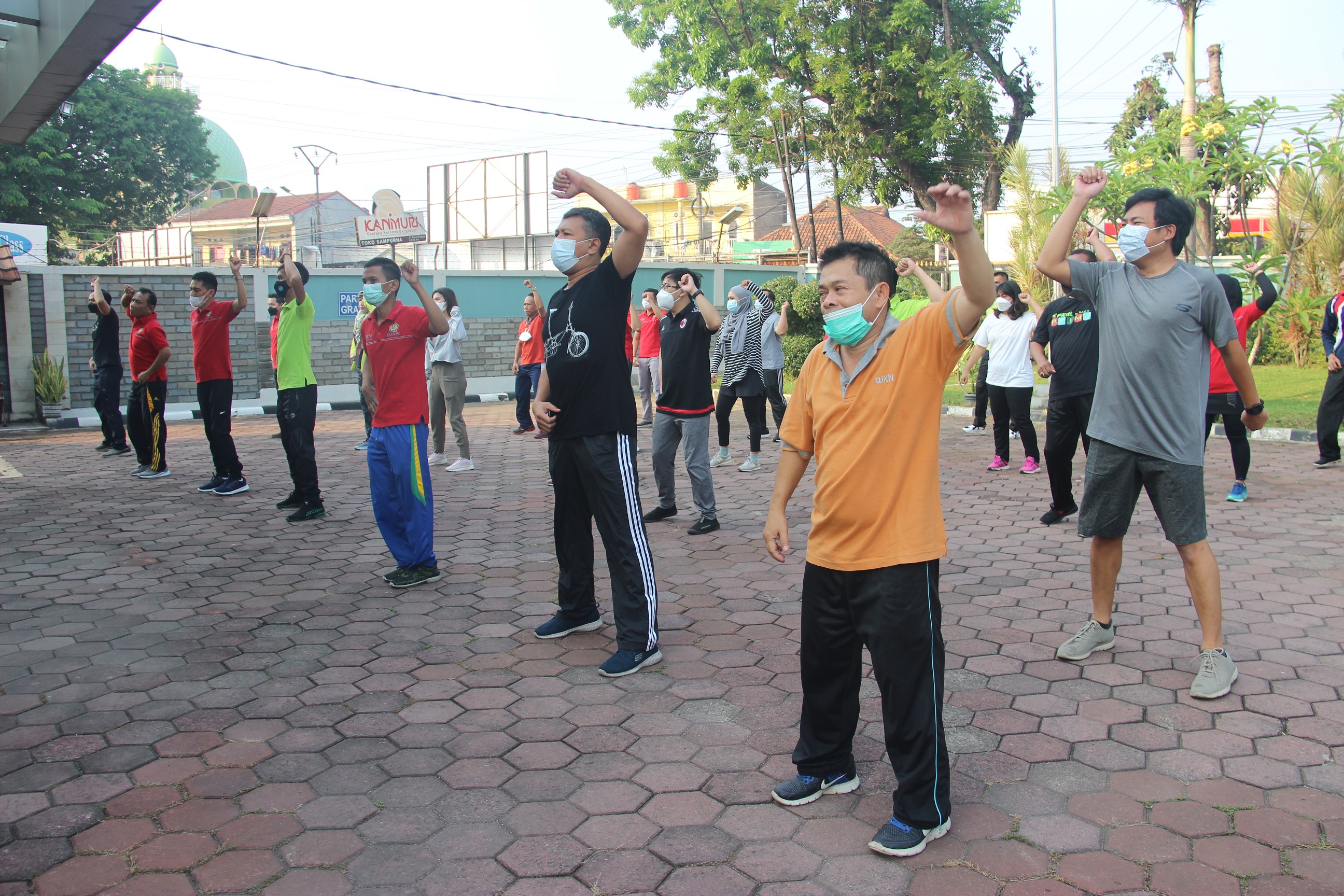 Meriahkan Kick-off HUT ke-15 DJKN, KPKNL Serang Laksanakan Senam Pagi Bersama