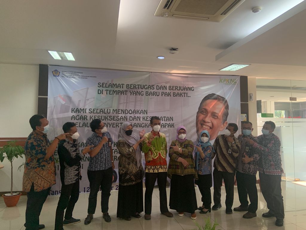 MERAJUT KARIR SEBAIK AIR