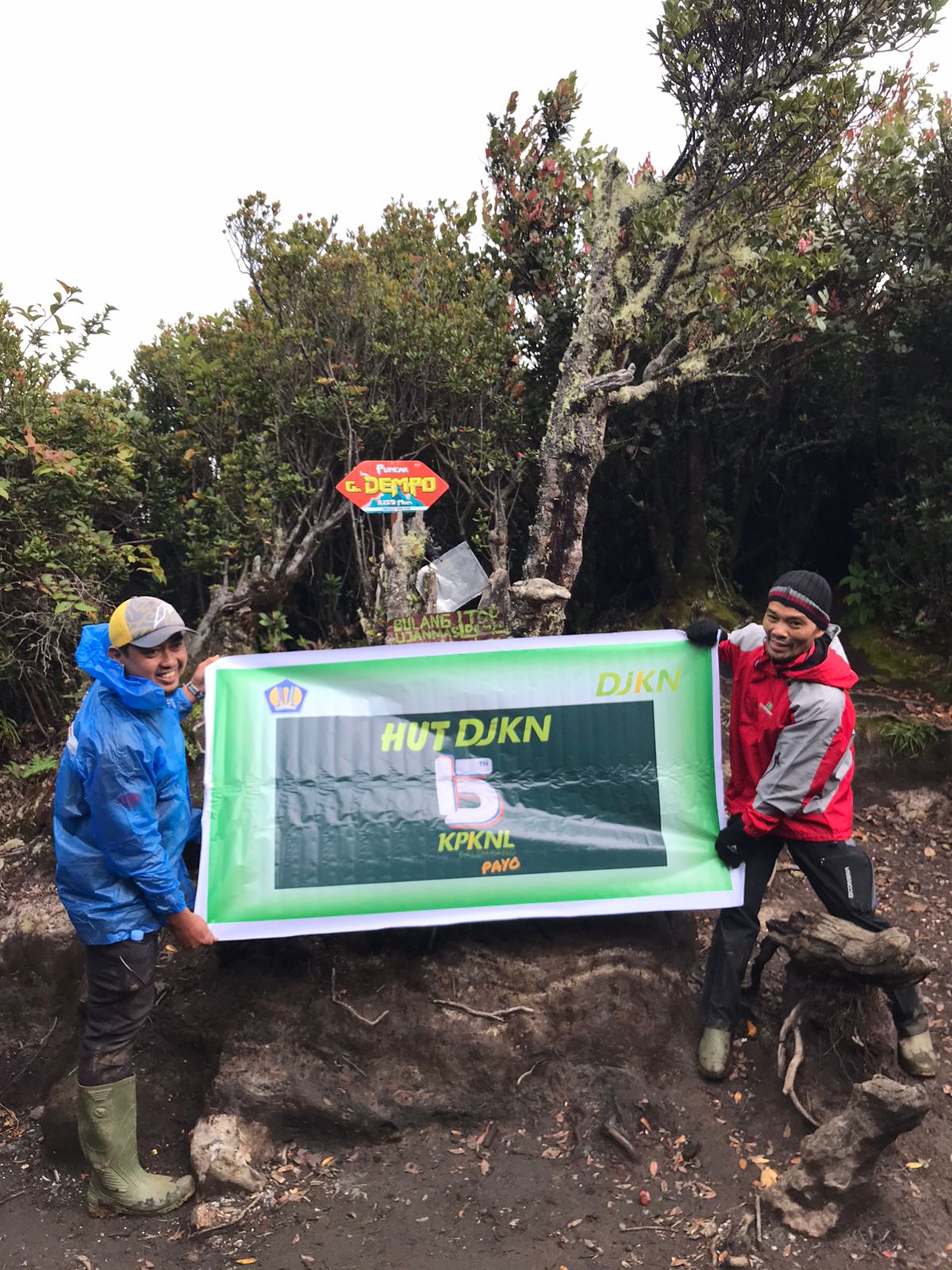 Pendakian Ke Puncak Gunung Dempo dalam Rangka HUT DJKN ke-15
