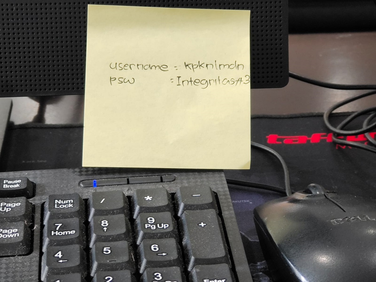 Please. don't show your underwear!