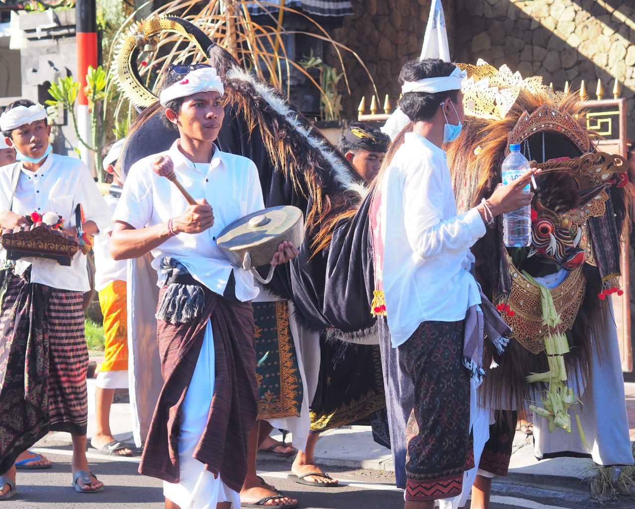 Tradisi Ngelawang di Bali