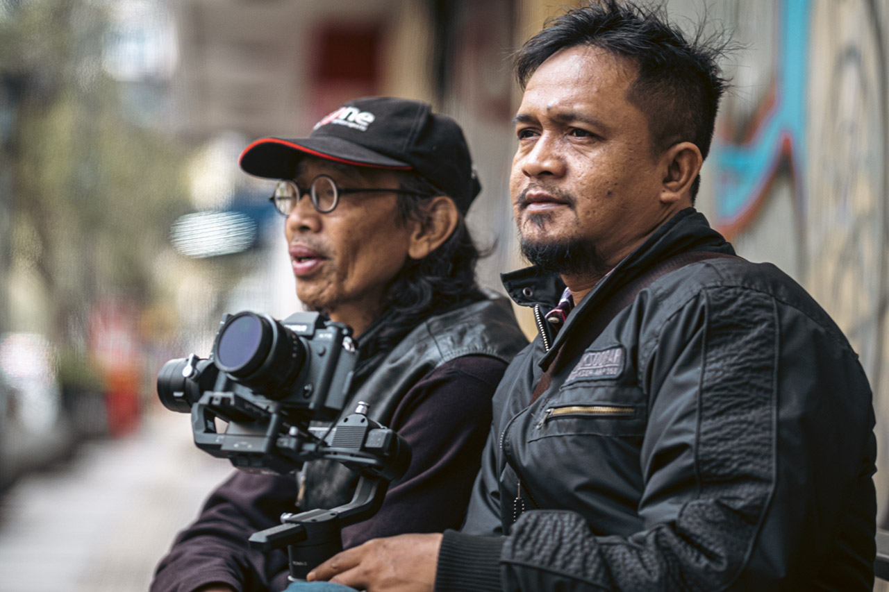 Fotografi : A Man Behind The Gun