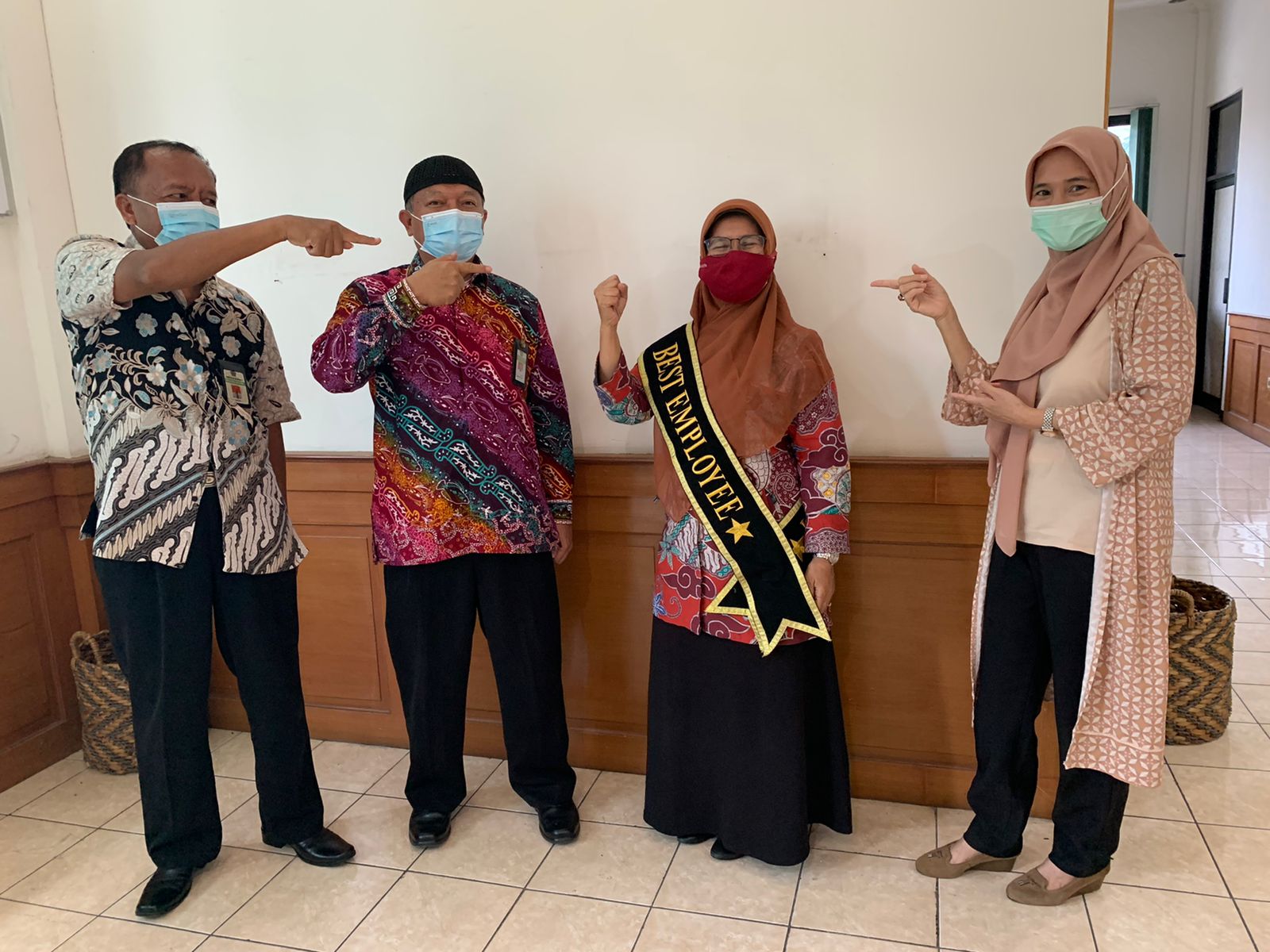  Best Employee Berurai Air Mata: Penghargaan di Ujung Bakti