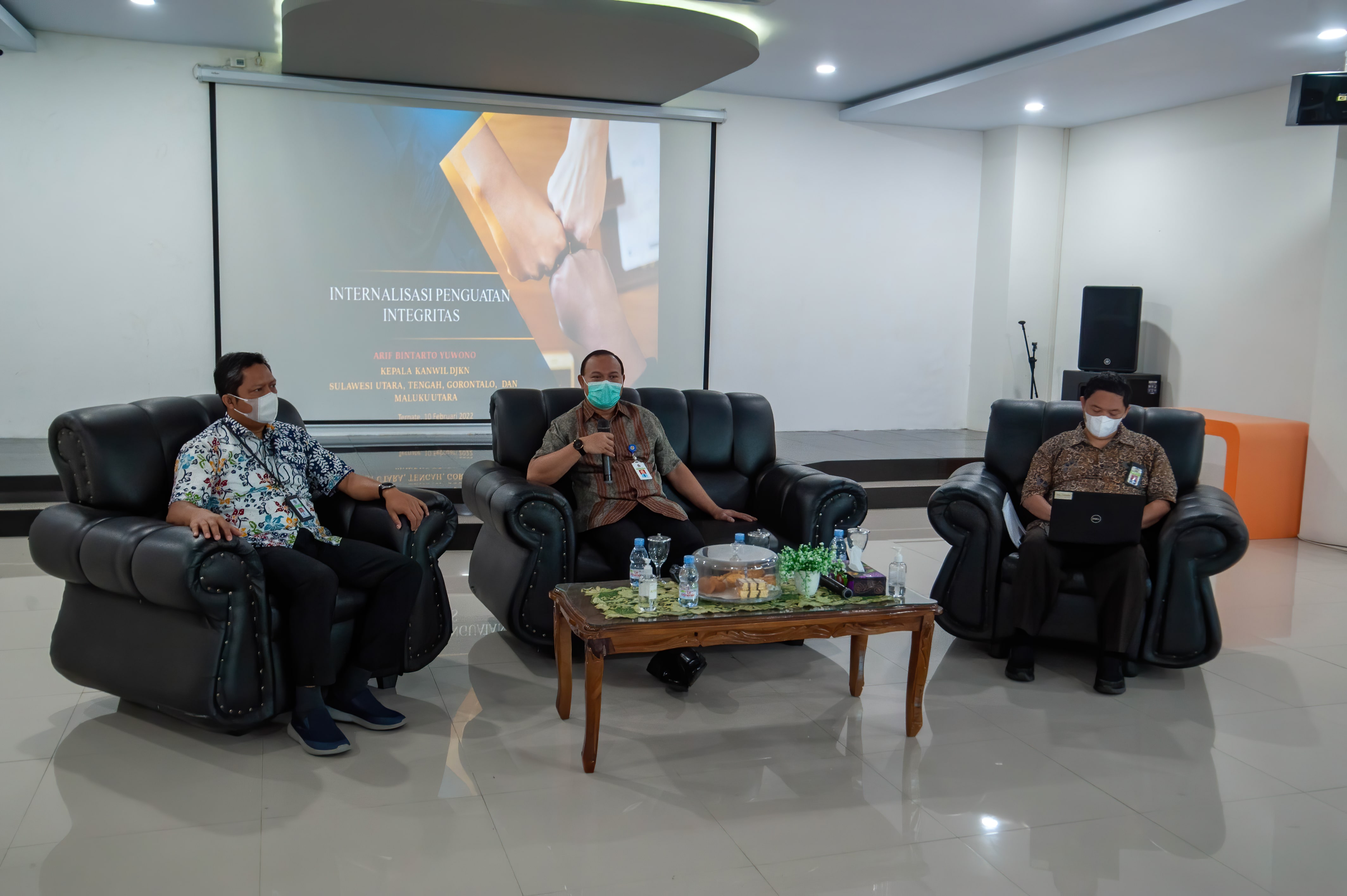 Kakanwil DJKN Suluttenggomalut Beri Pengarahan & Saksikan Deklarasi Penguatan ZI-WBBM KPKNL Ternate