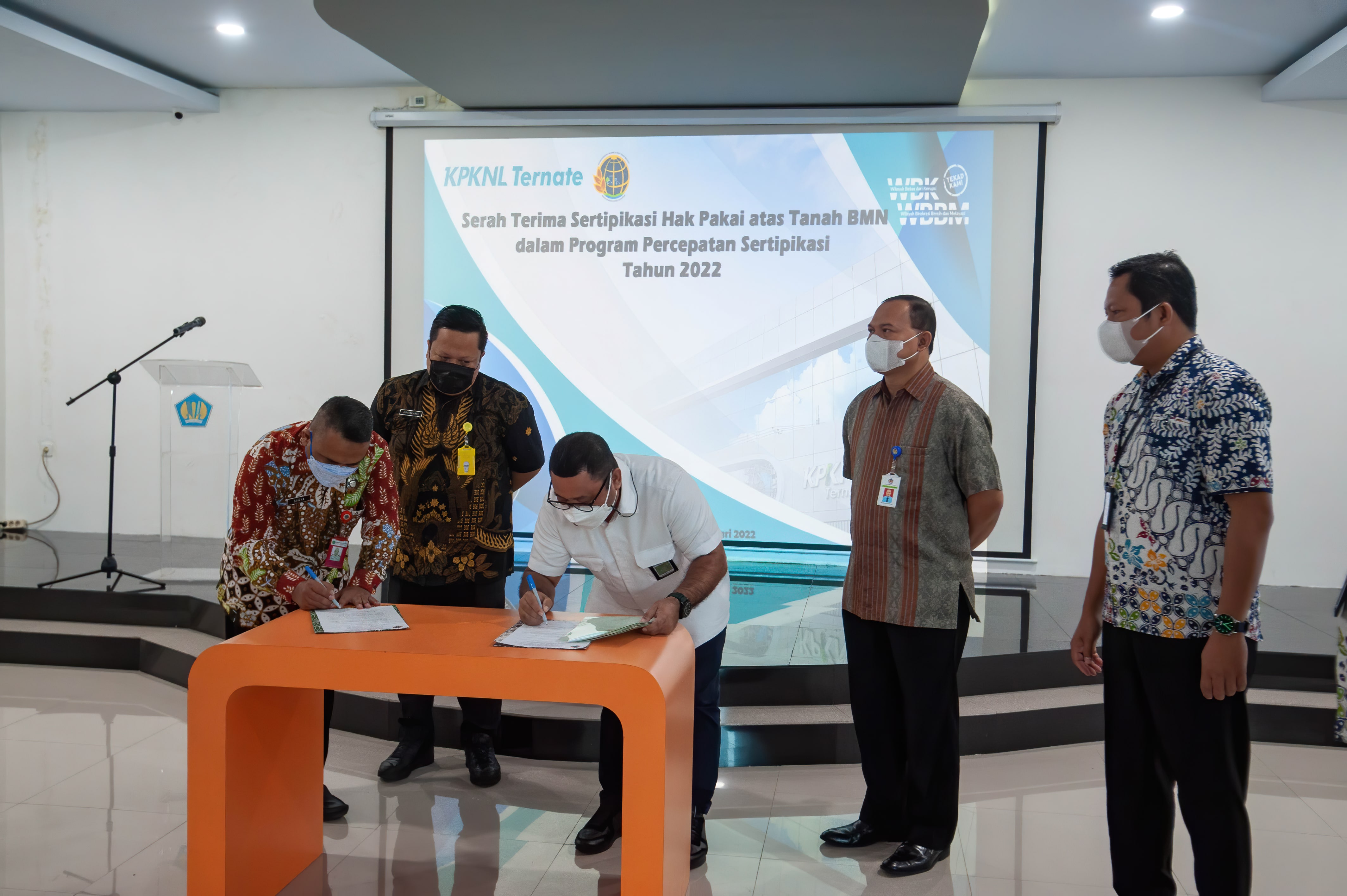 Realisasi Perdana Sertipikasi Tanah BMN Tahun 2022 Kepada Satker Pelaksanaan Jalan Nasional II Maluku Utara