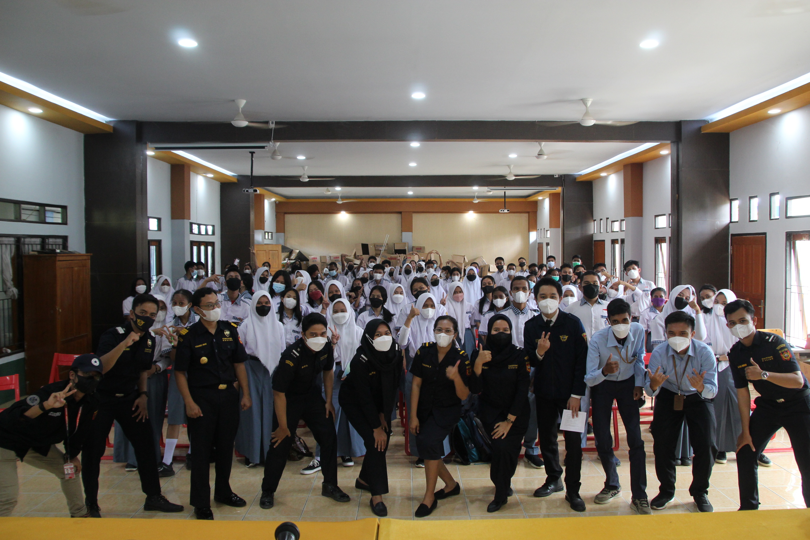 KPKNL Jayapura  Sosialisasikan Program Afirmasi STAN ke SMA di Jayapura