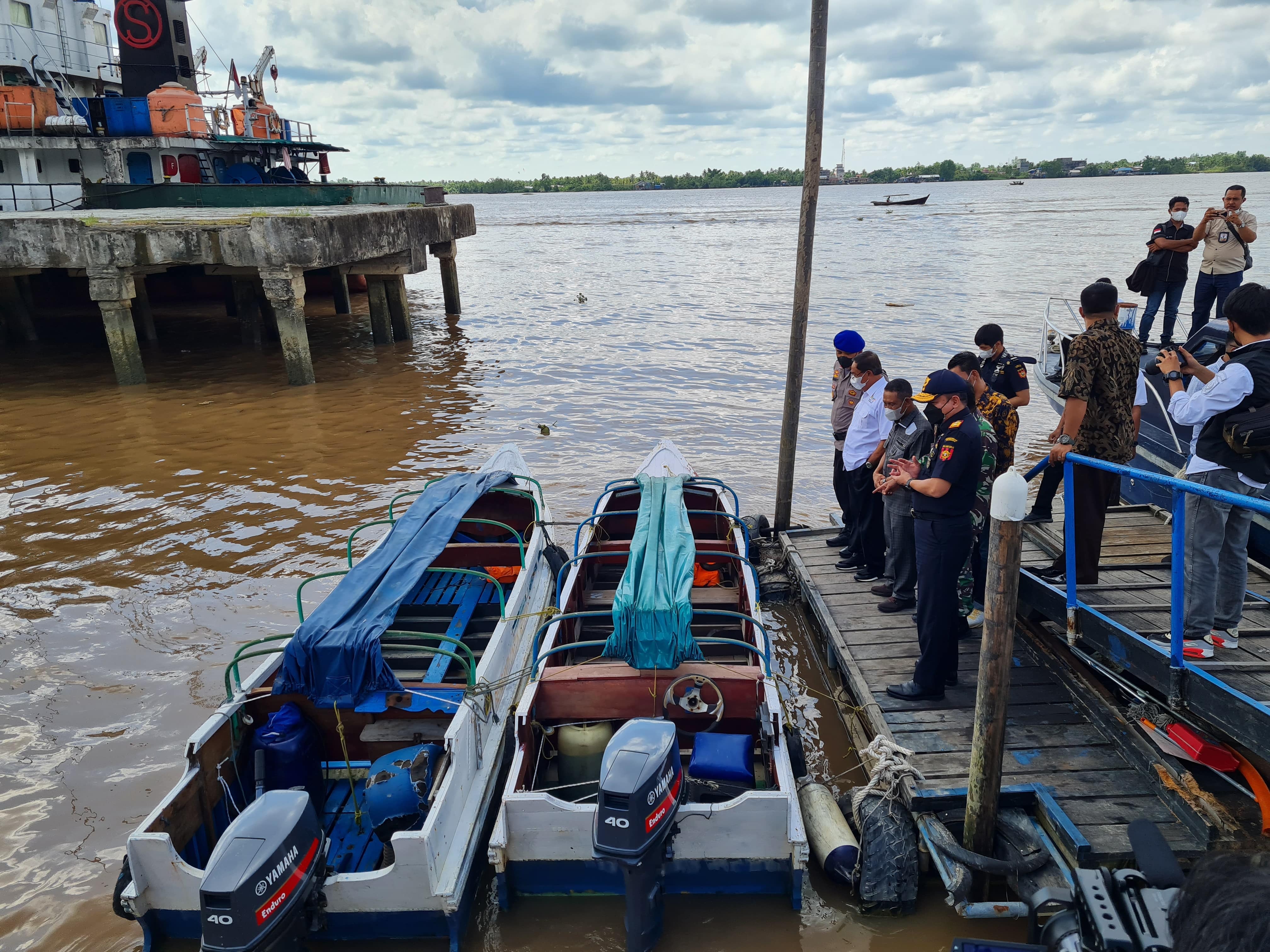 Tindaklanjuti Persetujuan Hibah KPKNL Pekanbaru, KPPBC Tembilahan Serahkan Speedboat Ambulans Untuk Masyarakat Pesisir Indragiri Hilir