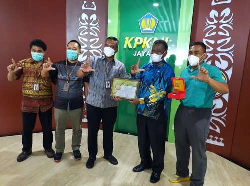 Dishut dan LH Papua Meraih Penghargaan KPKNL Jayapura Awards 2022