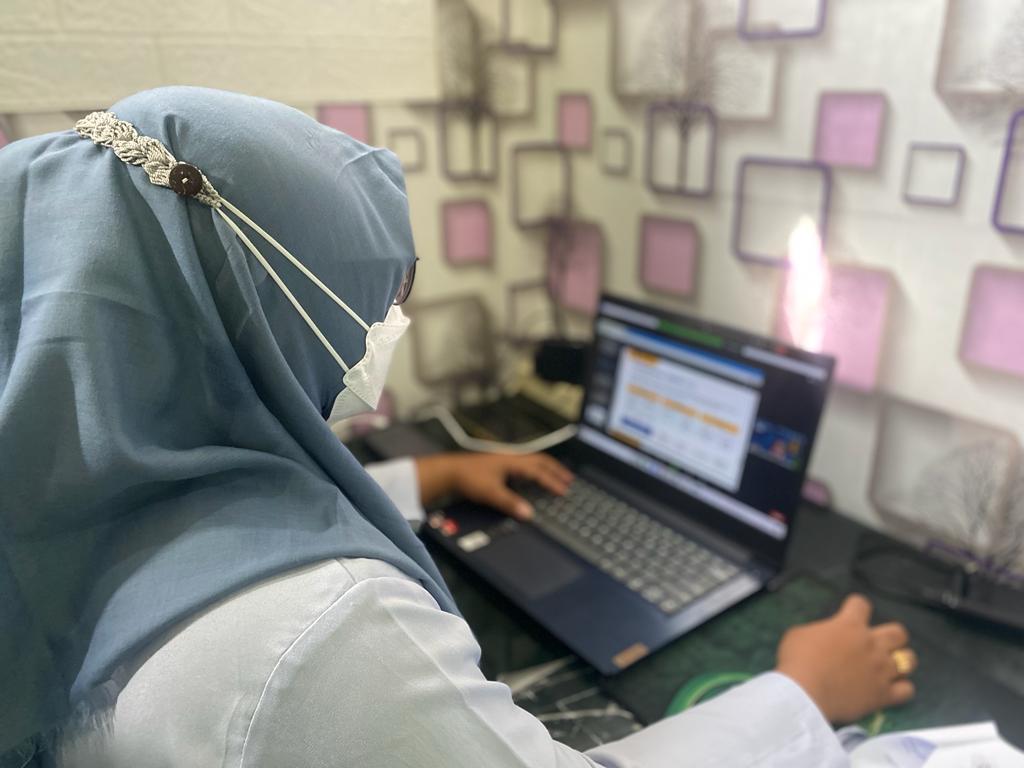 Tetap (Berusaha) Produktif Bekerja Saat Positif Melanda